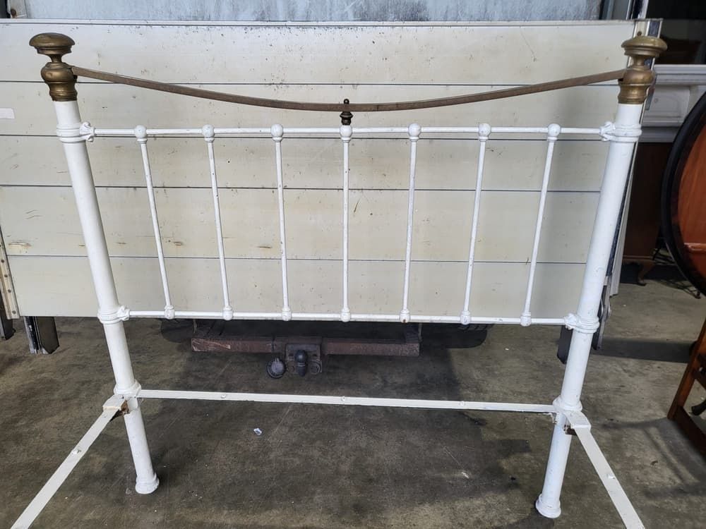 photo furniture Antique Victorian Cast Iron Double Bed Frame