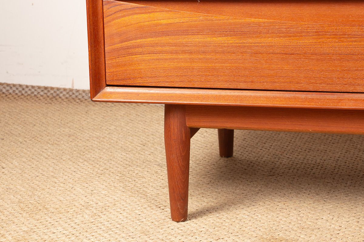 photo vintage Danish Teak Chest Of Drawers, 4 Drawers By Arne Vodder For Sibast 1960.