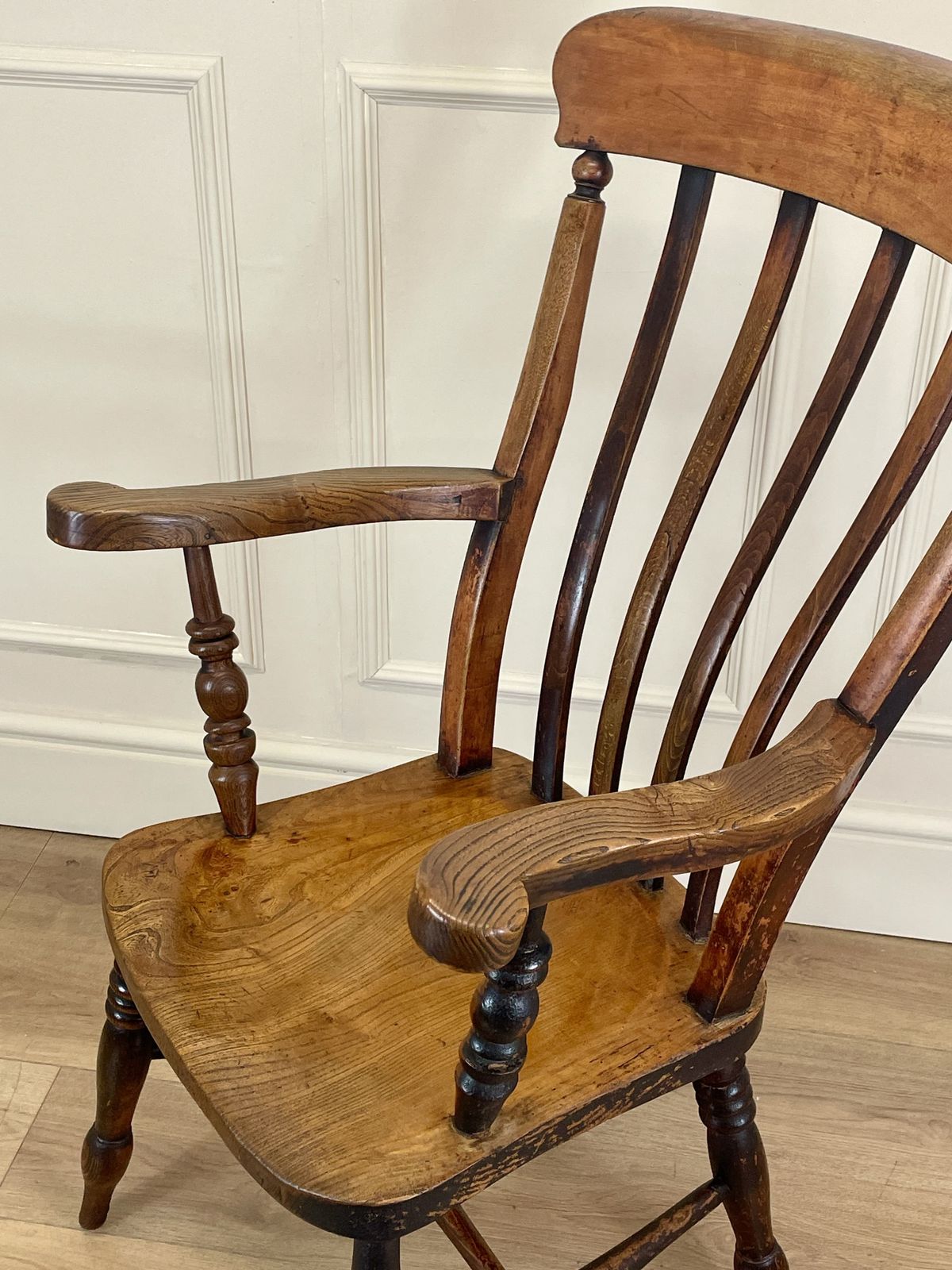 photo vintage Antique Victorian Farmhouse Lathe Back Arm Chair