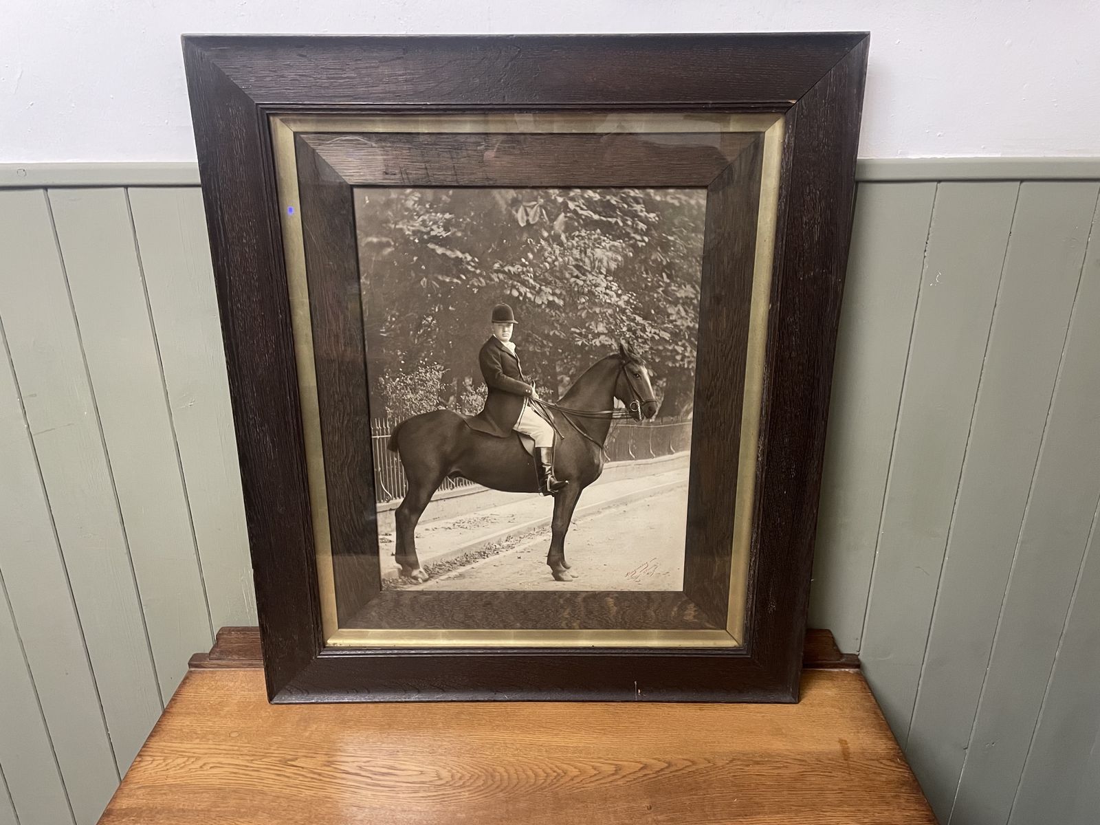 Striking Large Antique Oak Framed Photographic Print Of Sir Winston Churchill photo furniture