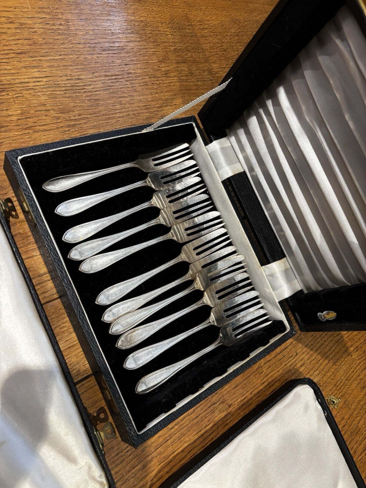 Silver Plate Collection Of Cased Serving Pieces, Grapefruit Spoons & Fish Forks photo 77.0