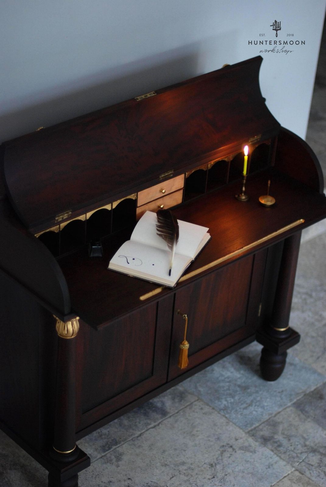 photo furniture Antique Mahogany Cylinder Writing Bureau Chiffonier