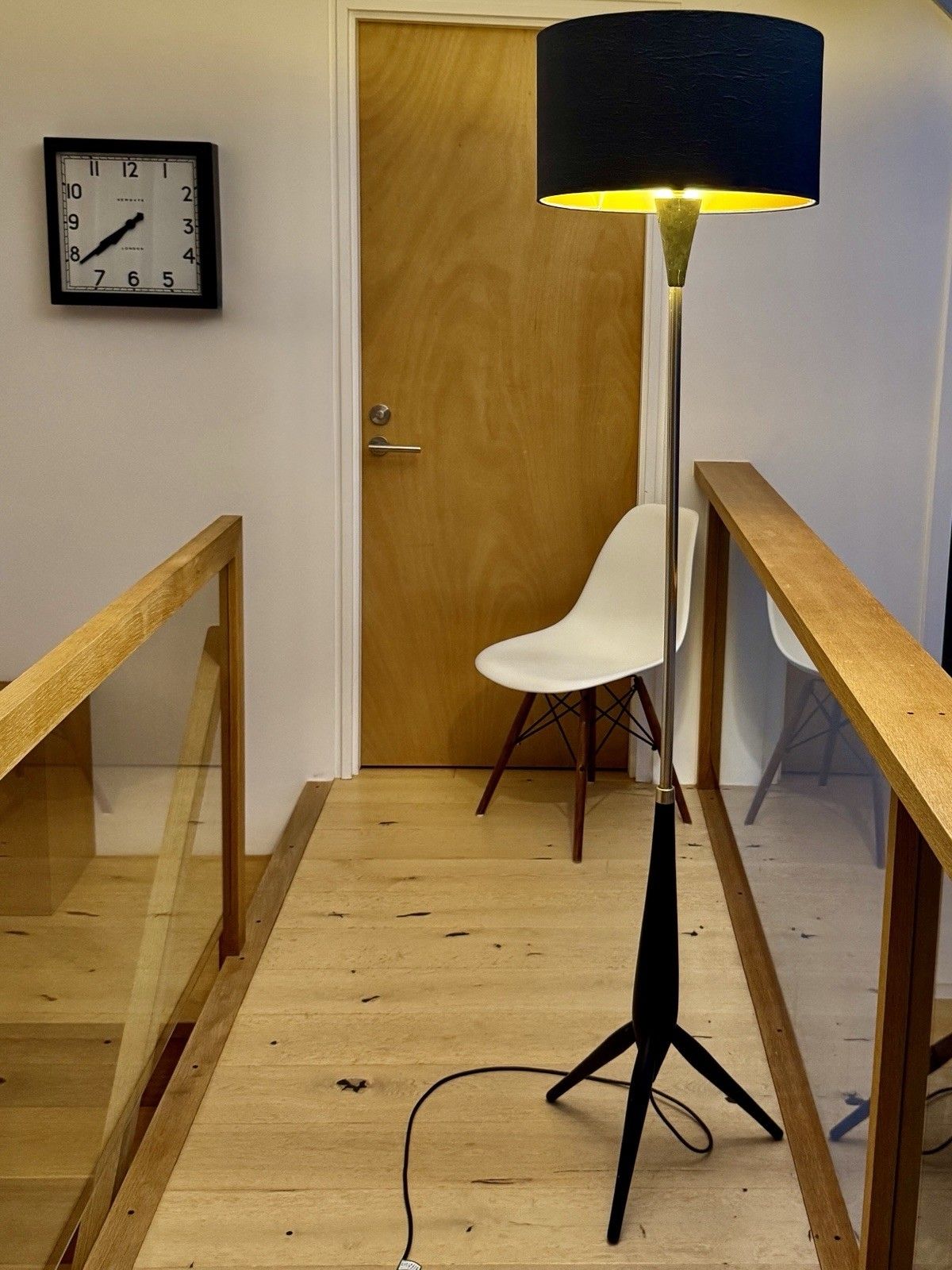 photo vintage Very Tall 1950s Brass & Ebonised Wood Tripod Floor Lamp With Shade Vgc