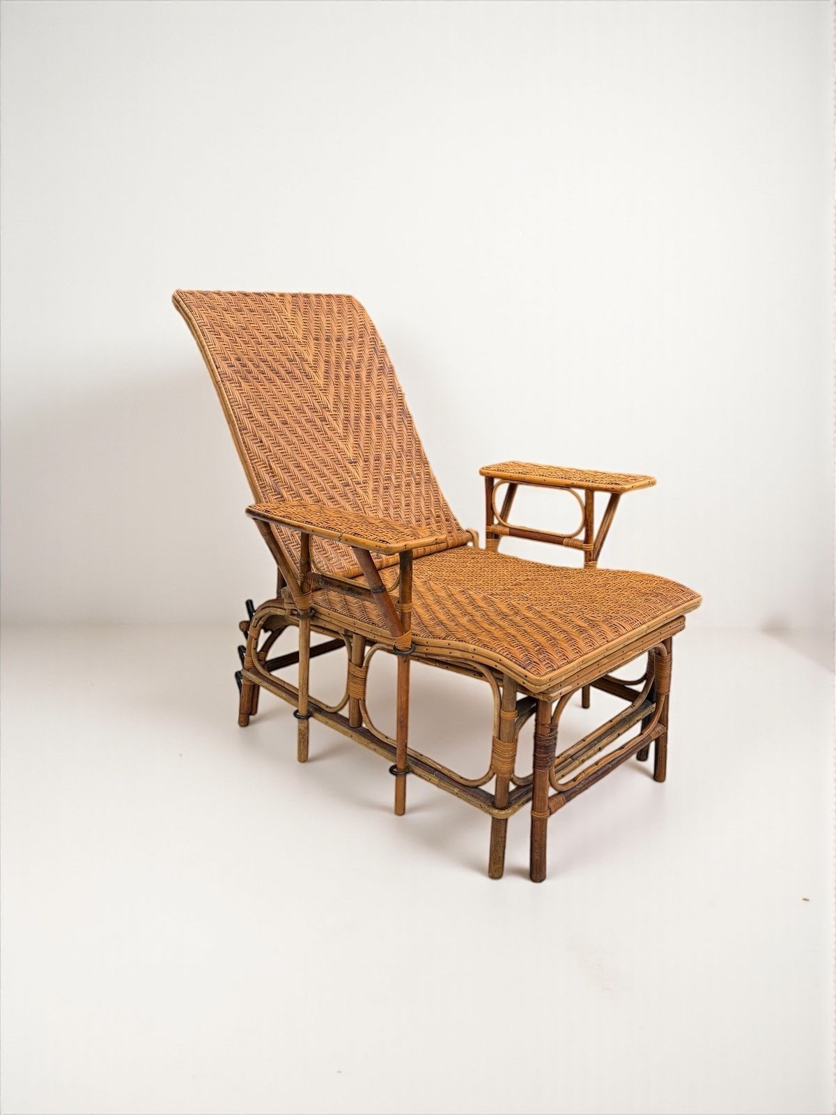 photo vinterior A French Early C 20th Steamer Lounge Chair In Bamboo And Cane