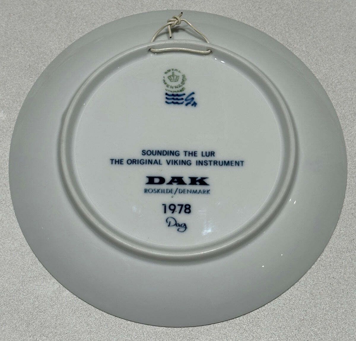 photo vintage 1978 Royal Copenhagen Denmark Viking Porcelain Plate "Sounding The Lur"