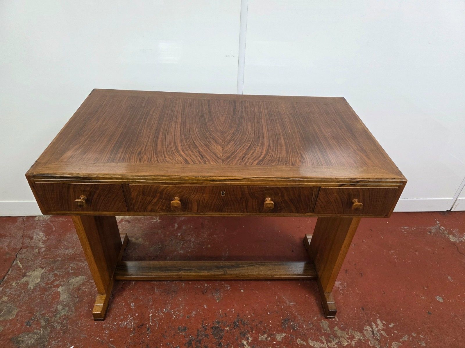 1195.0 Heals Of London 1930s Walnut Art Deco Desk/Sidetable photo