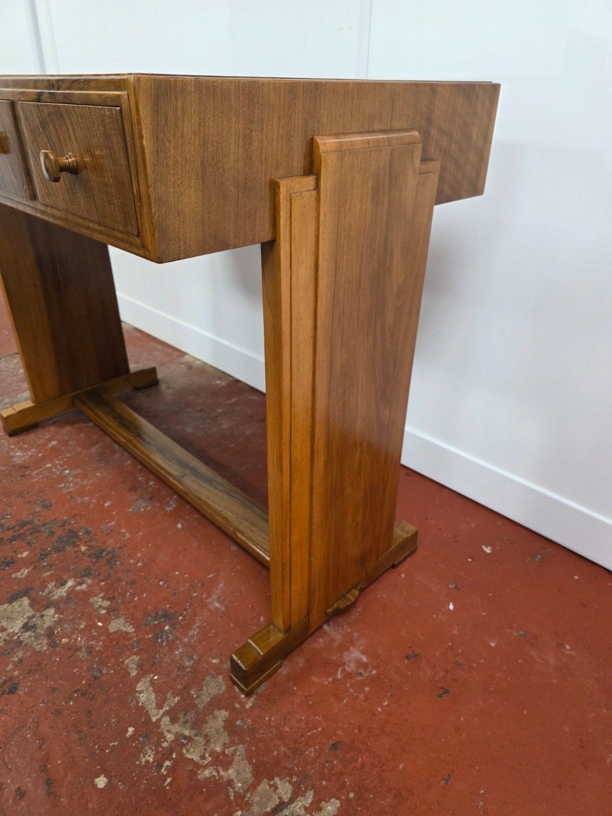photo vintage Heals Of London 1930s Walnut Art Deco Desk/Sidetable