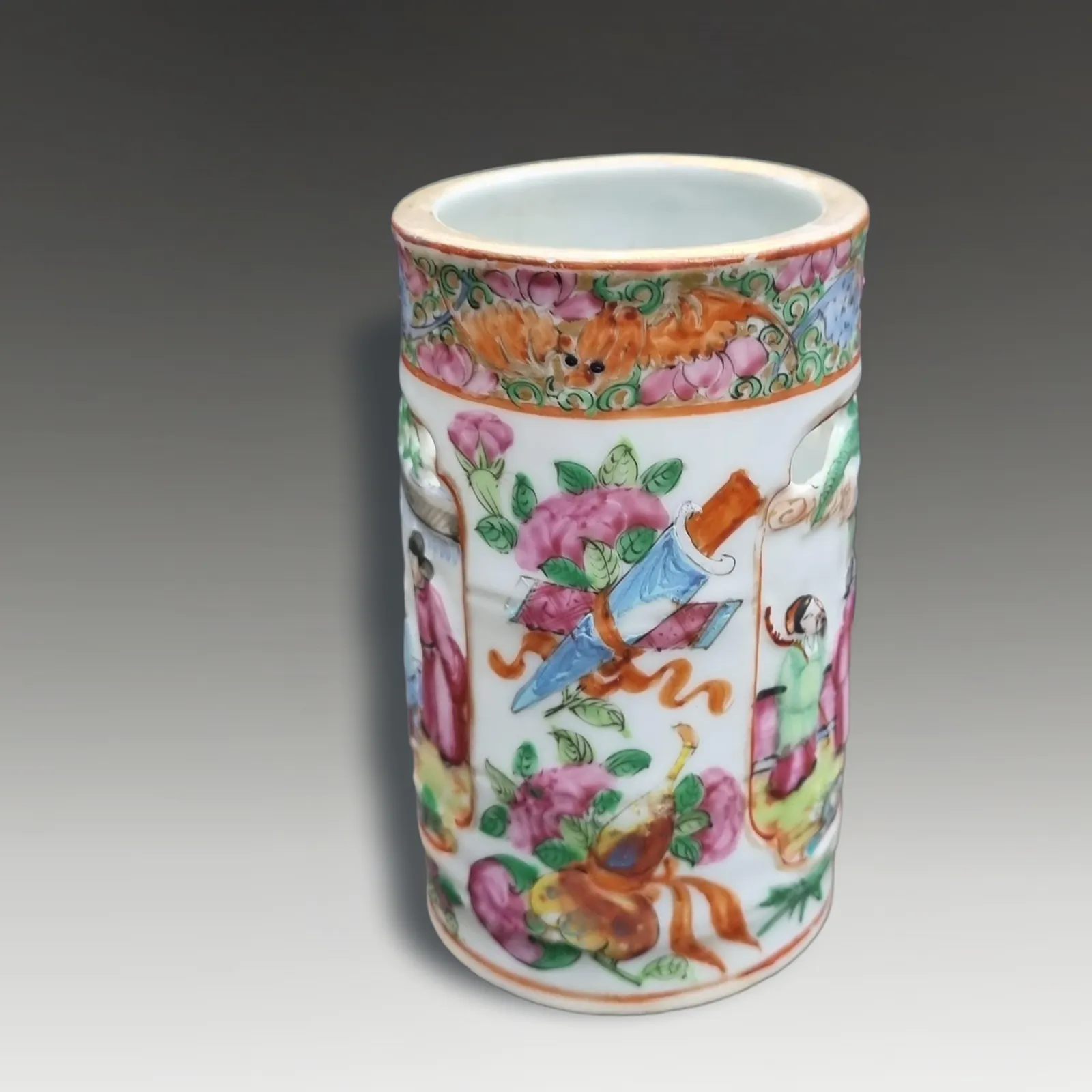 Antique Chinese "Rose Medallion" Small Reticulated Brush Pot Circa 1830 11cm  H photo furniture