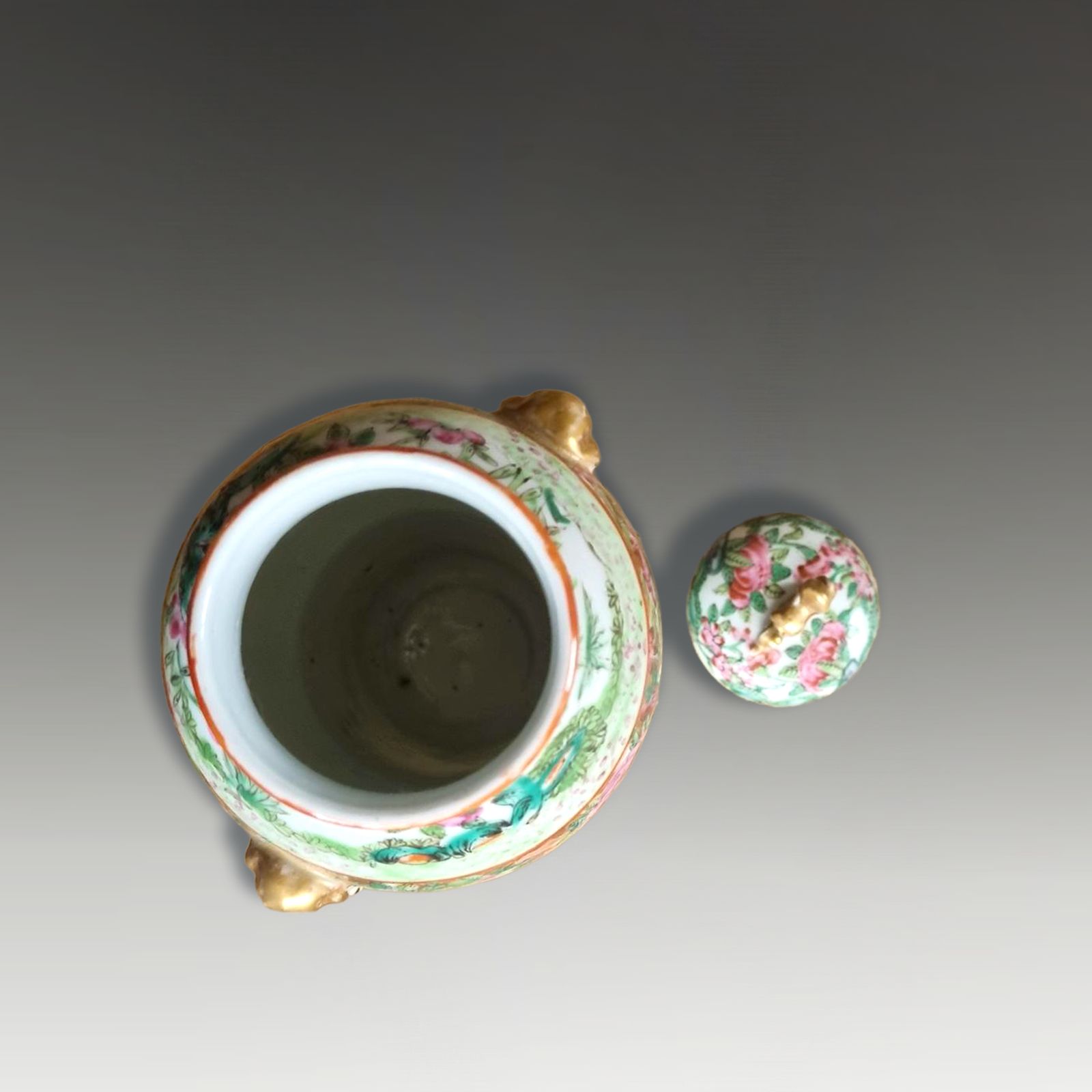 Antique Chinese  "Rose Canton" Lidded Vase With Side Handles Circa 1830 26cm  H photo 275.0