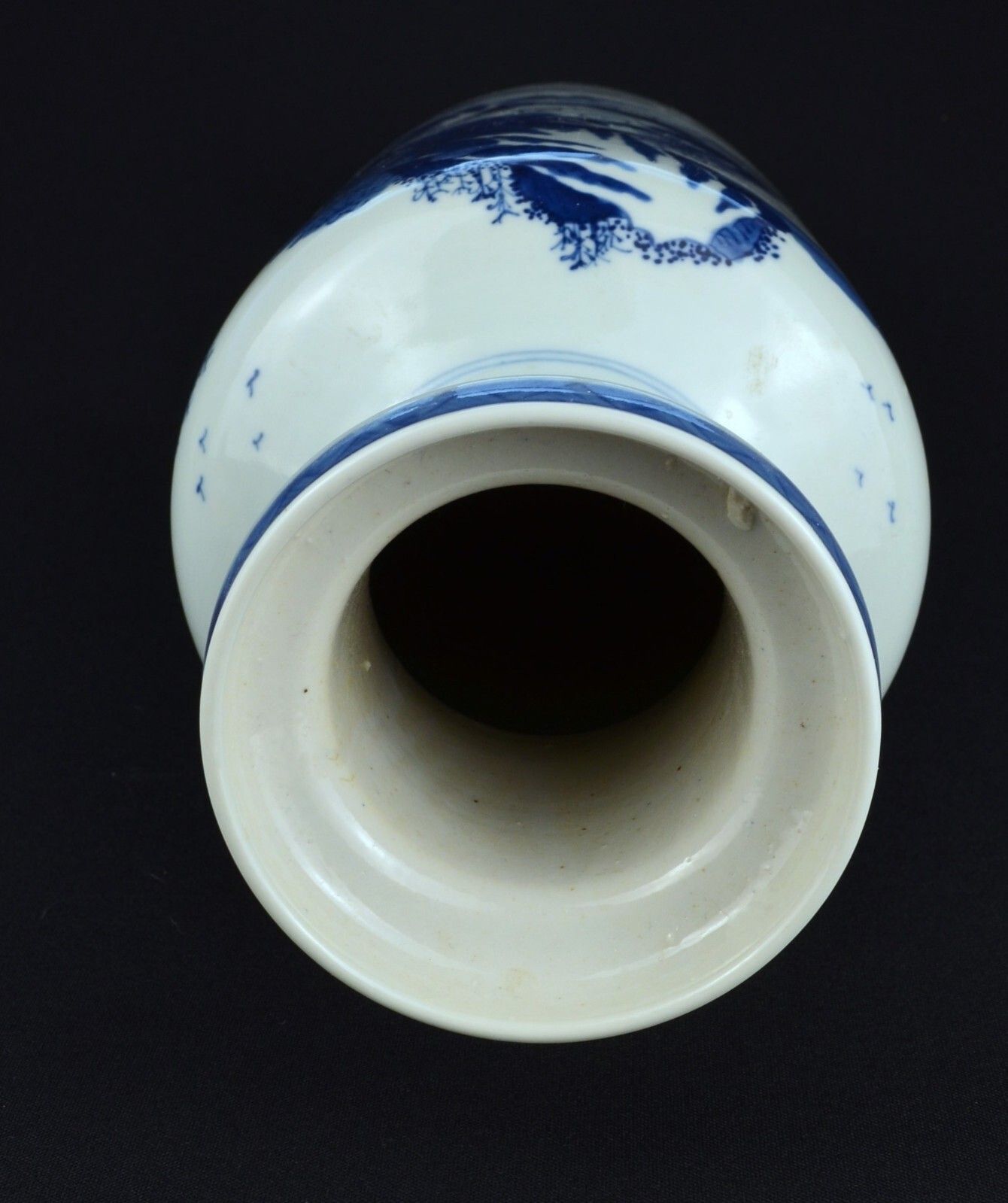 photo furniture Antique Chinese Rouleau Vase Kangxi Period Form. Qing Dynasty 38cm 18th /19th C