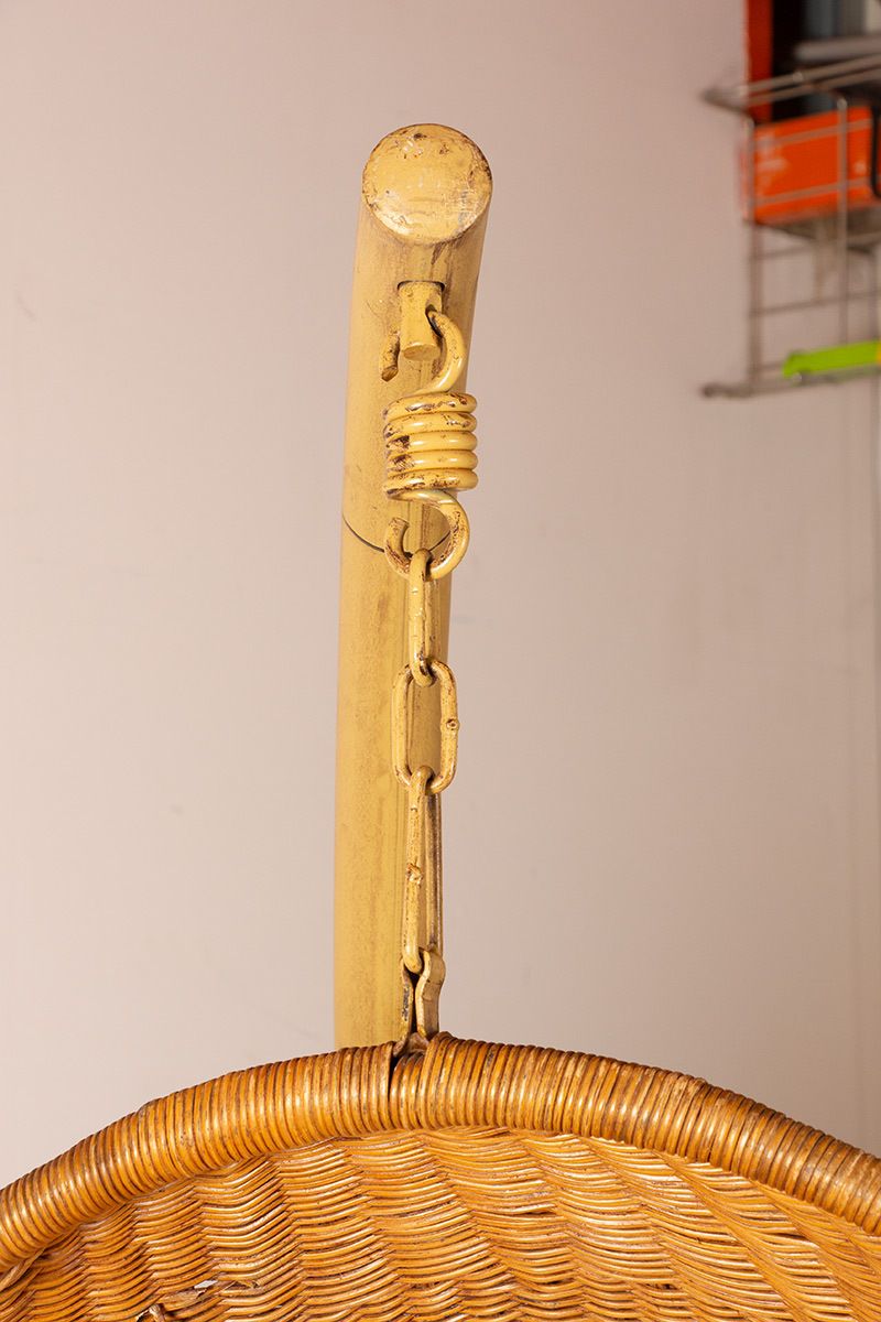 photo for sale Fauteuil danois en rotin tressé, avec son support en métal, fauteuil suspendu œuf, attribué à Nanna Ditzel.