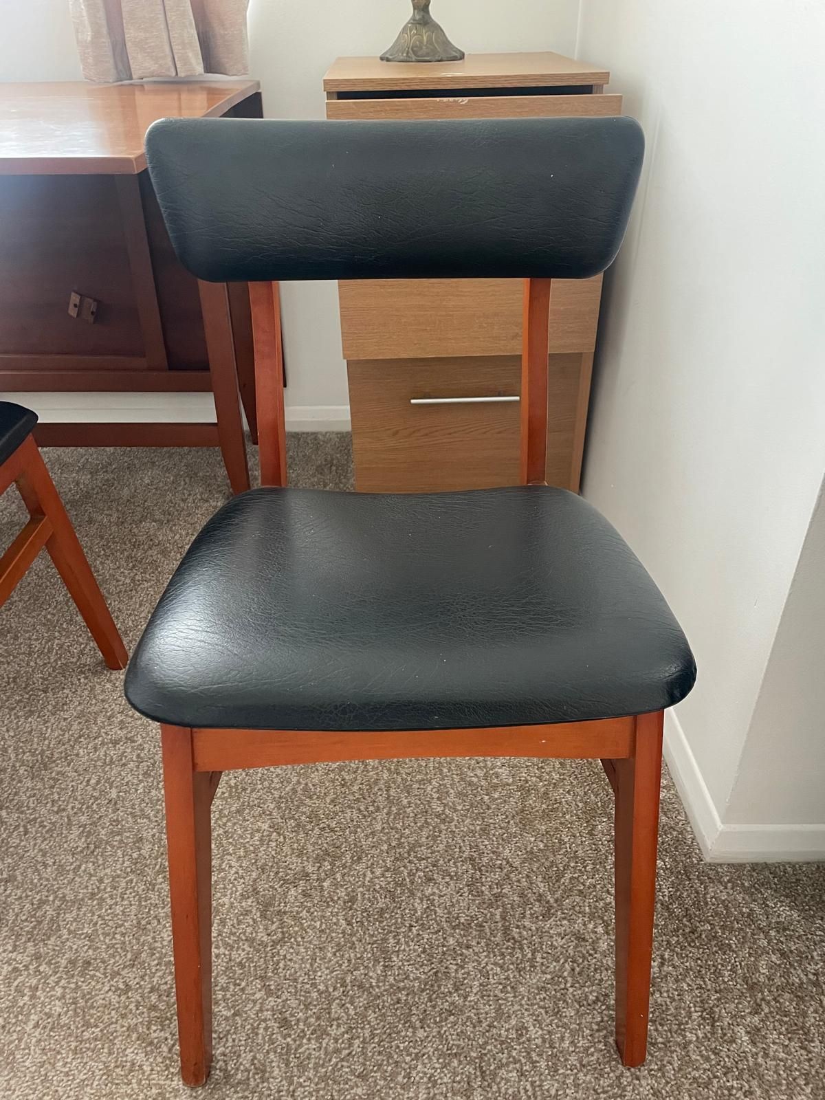 Schreiber Table And 4 Chairs photo furniture