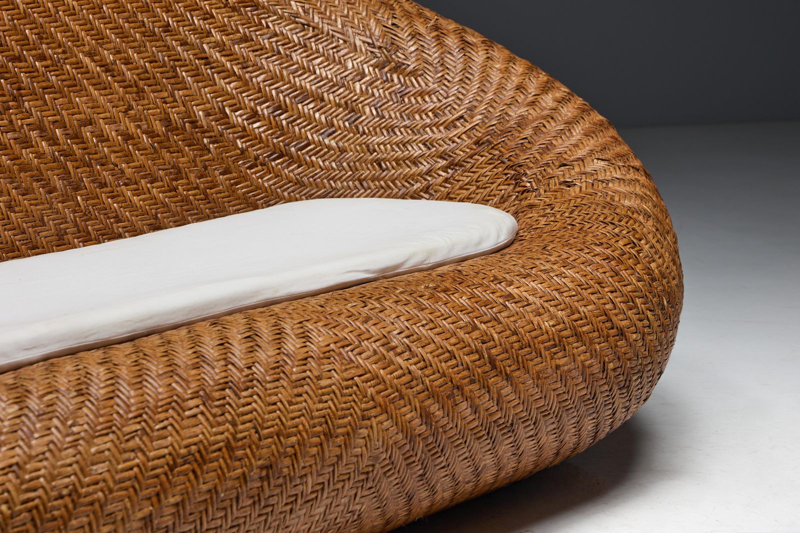 photo vinterior Mid Century Woven Wicker Sofa, France, 1970s