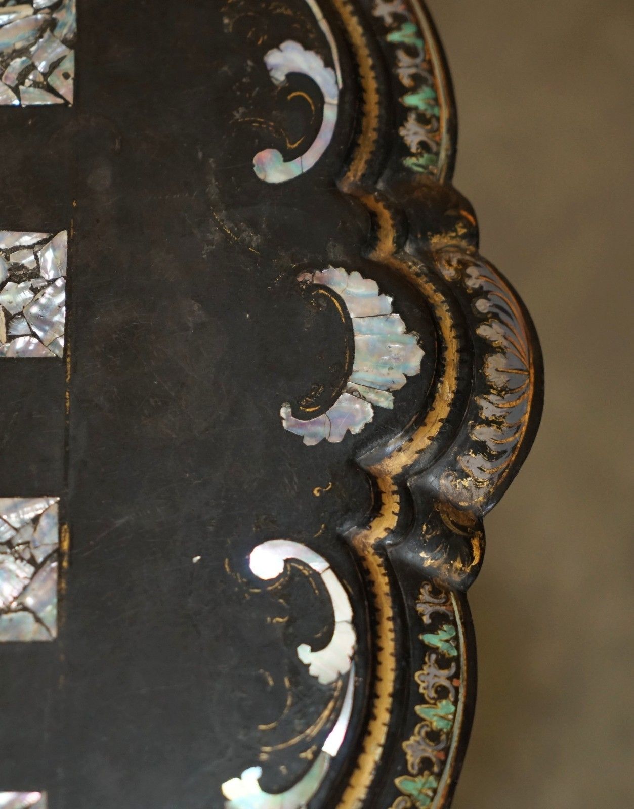 photo furniture Antique Victorian 1860 Black Lacquer Mother Of Pearl Chess Tilt Top Games Table