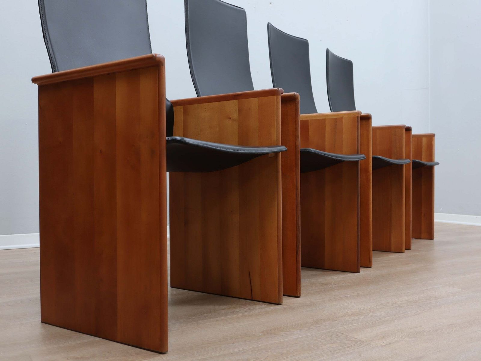 Set Of 4 Segesta Walnut And Black Letaher Chairs Stildomus 1970s photo buy