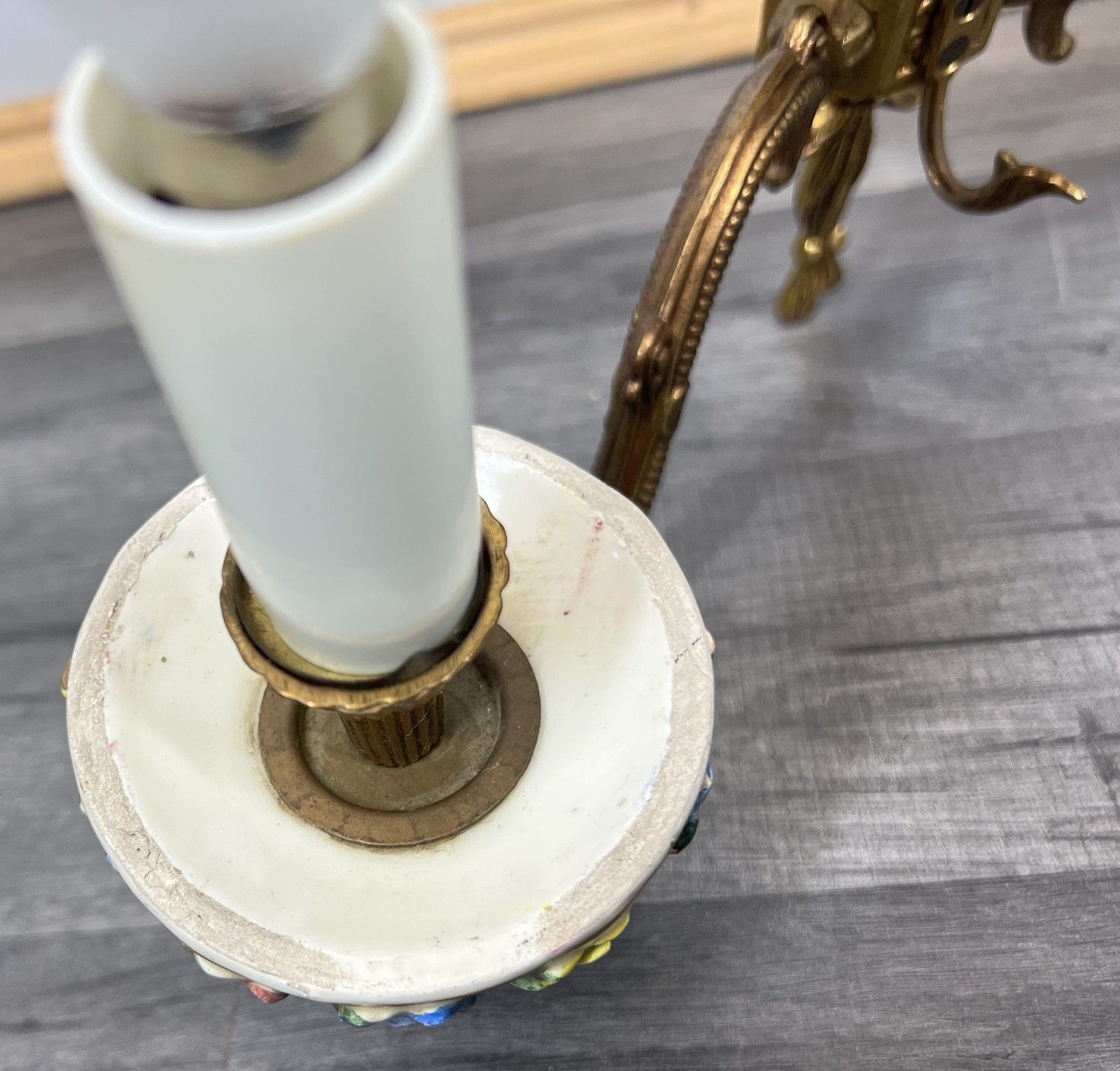 photo vinterior Pair Of Wall Lights Vintage Spanish Porcelain Brass Floral Sconces Lot 4415