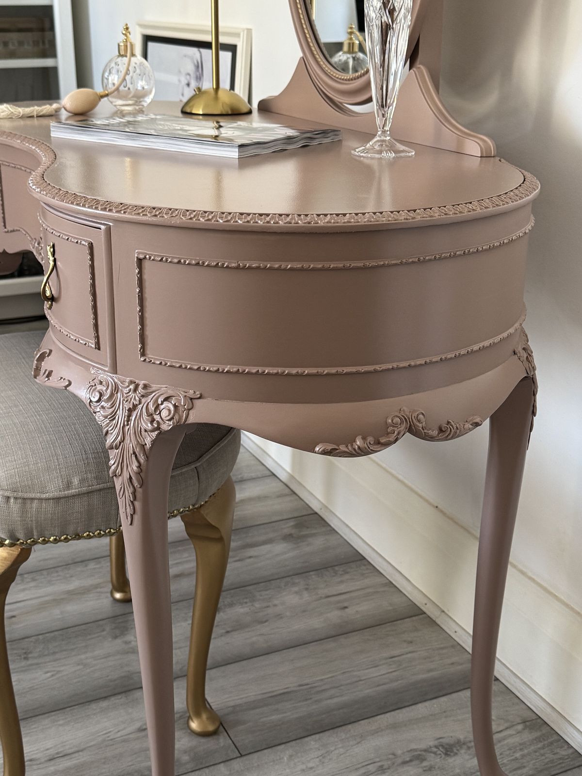 French Romantic Olympus Dressing Table, Hand Painted In Dusty Pink From Fusion Mineral Paint   Damask photo vinterior