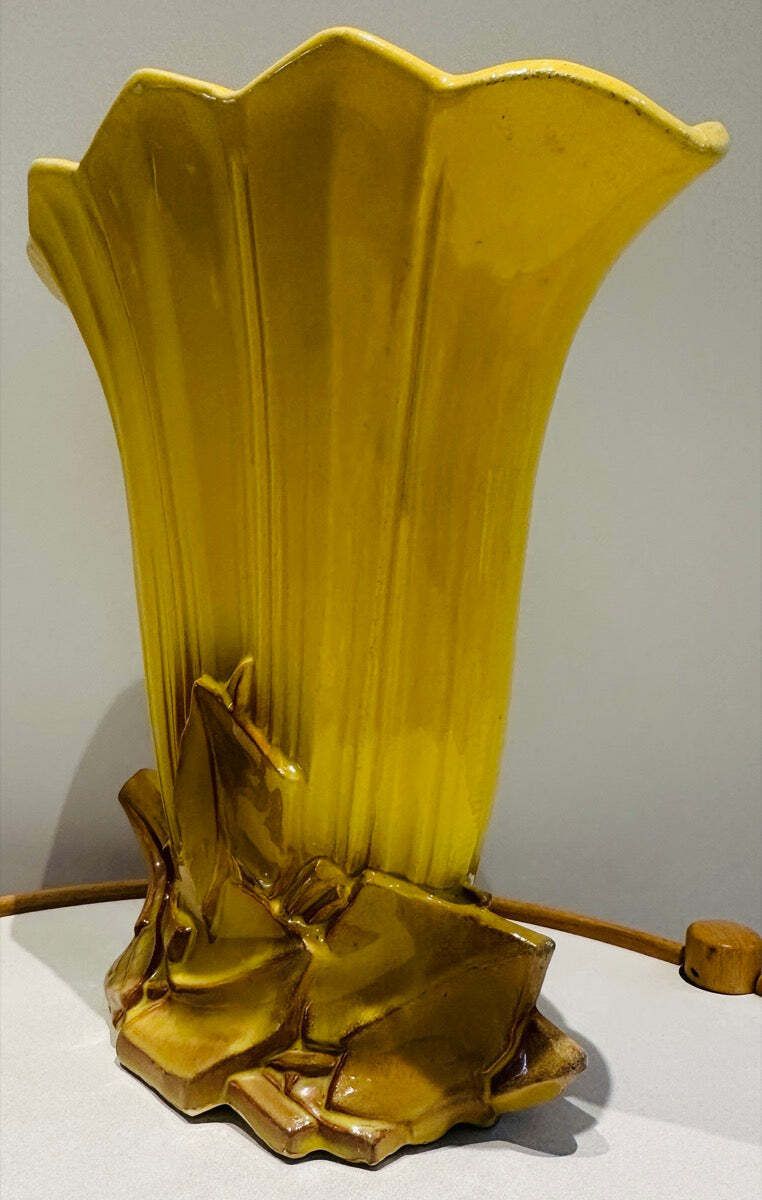 Vintage 1950s Mccoy USA Pottery Yellow & Gold Glazed Tulip Fan Vase photo vinterior