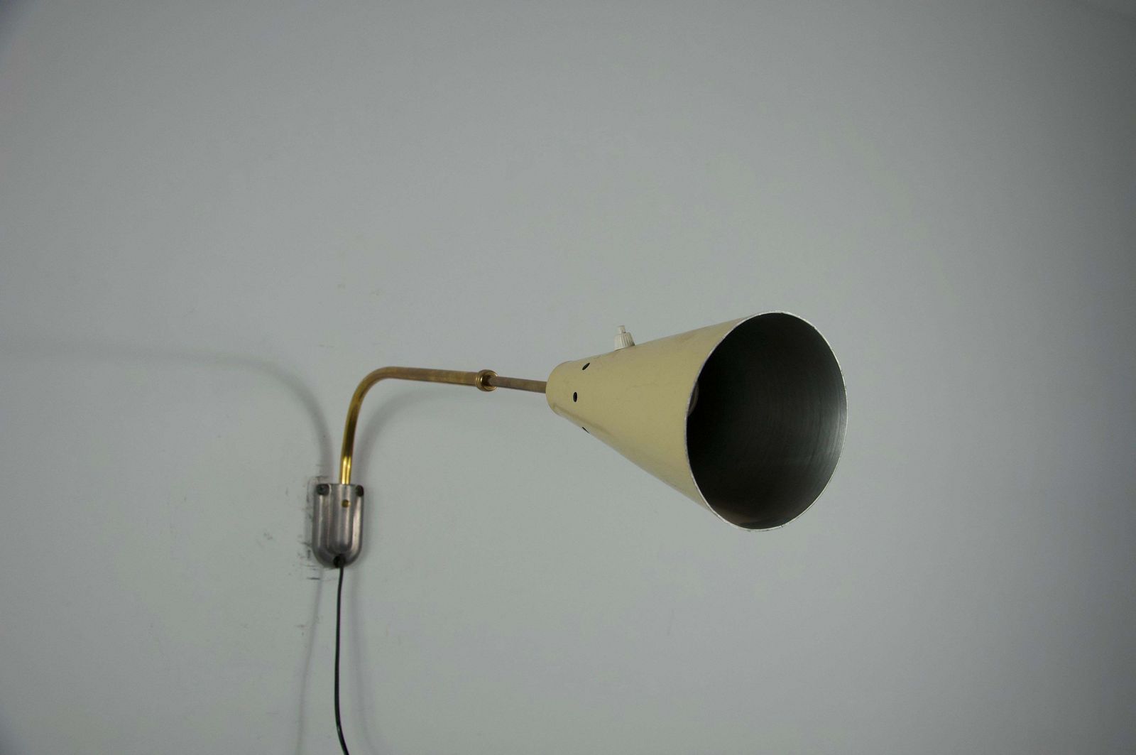 photo vinterior Adjustable Brass Wall Lamp Attr. To Oluce, Italy, 1960s