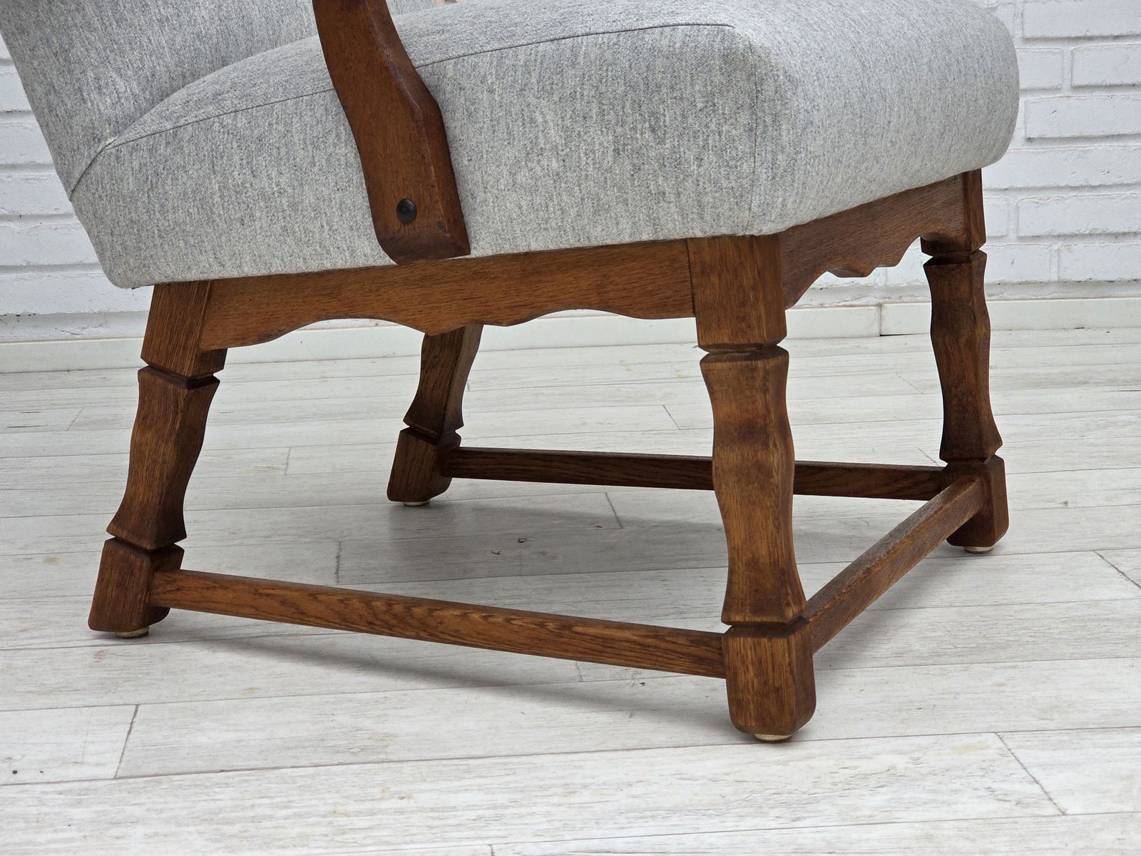 photo vintage 1950s, Danish High Backed Armchair, Reupholstered, Wool, Oak Wood.