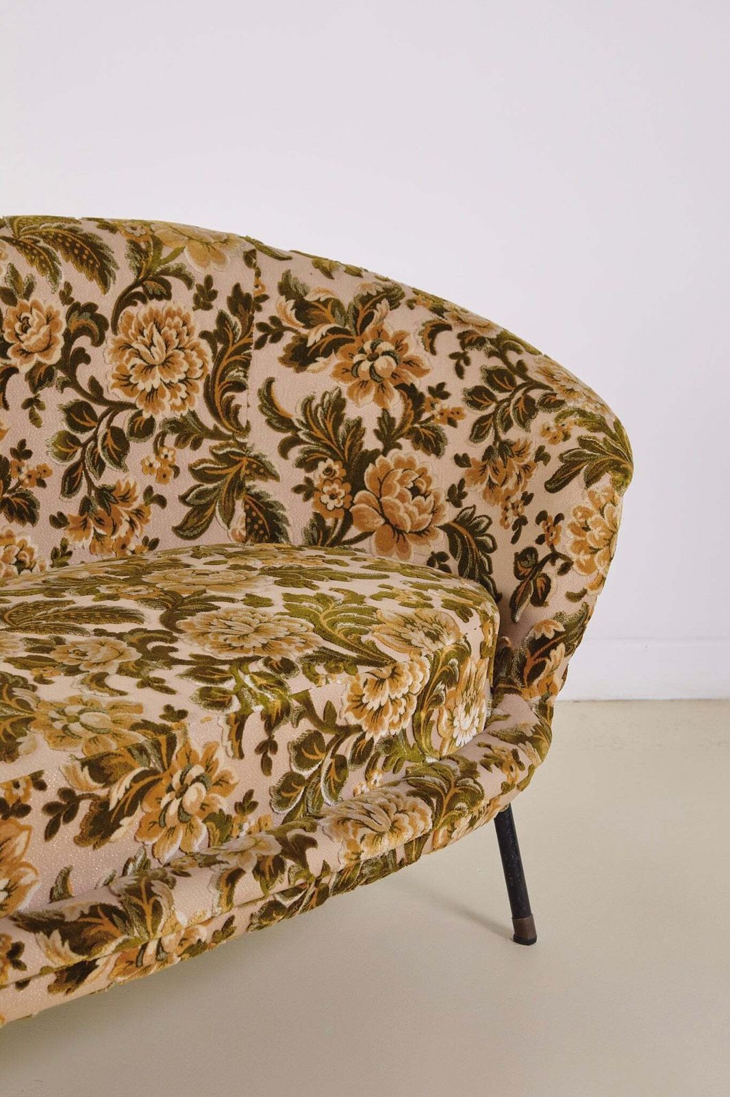 Italian Velvet Floral Sofa 1960s photo Furniture