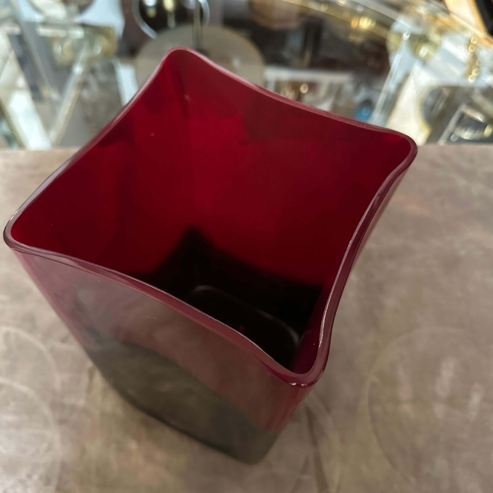 photo vinterior 1980s Modern Red And Black Murano Glass Vase By Carlo Moretti