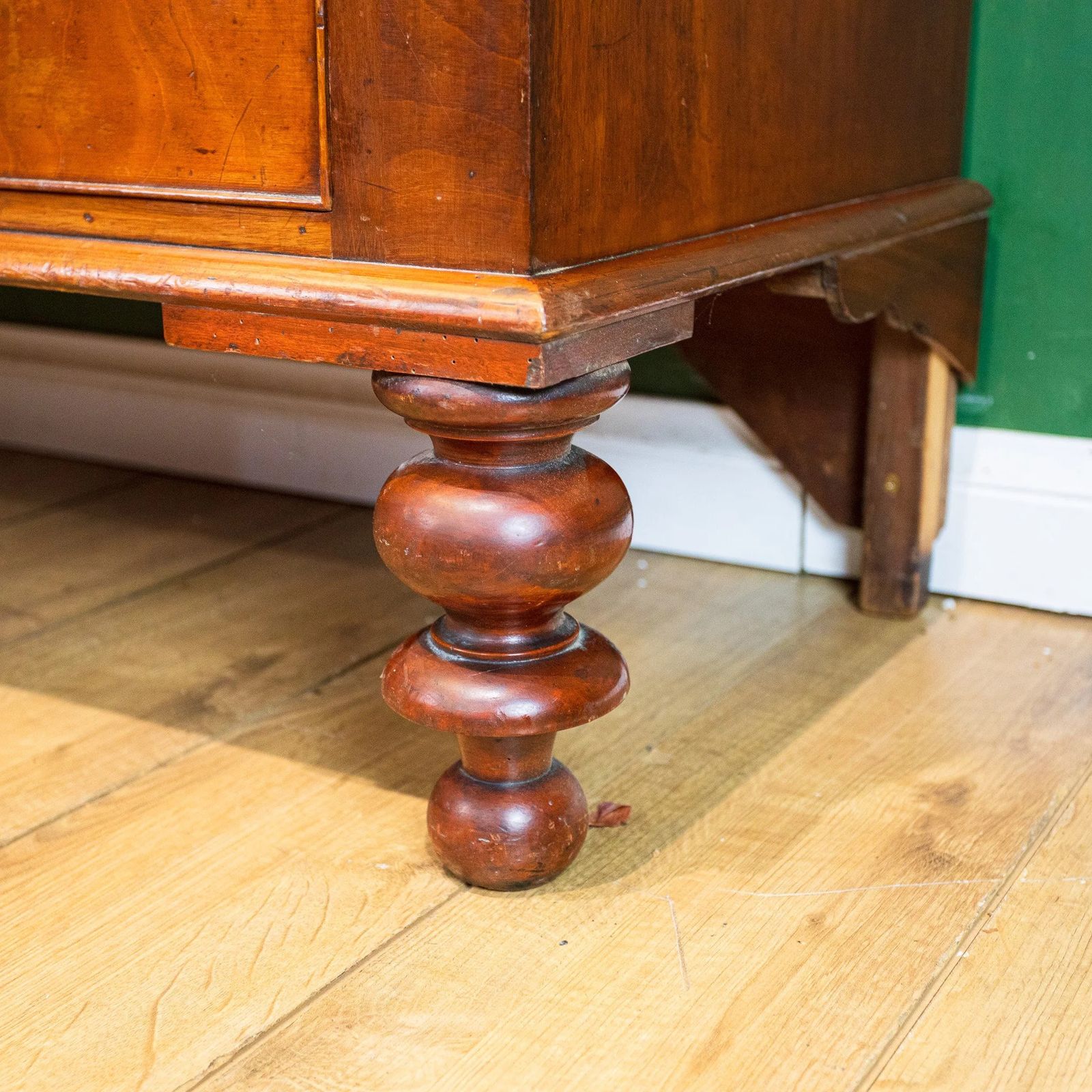 Large Flamed Mahogany Scotch Chest Of 5 Drawers photo vintage