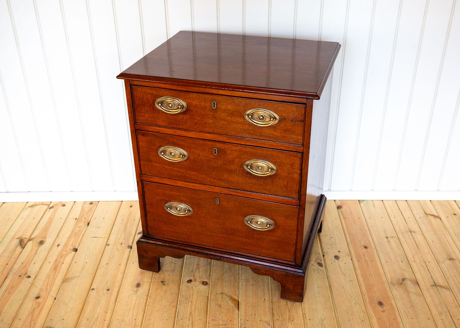 photo vinterior Georgian Mahogany Chest Of Drawers Country House Small Bachelor’s Office Bedside Compact Brass English Antiqu.E Early 19th Century