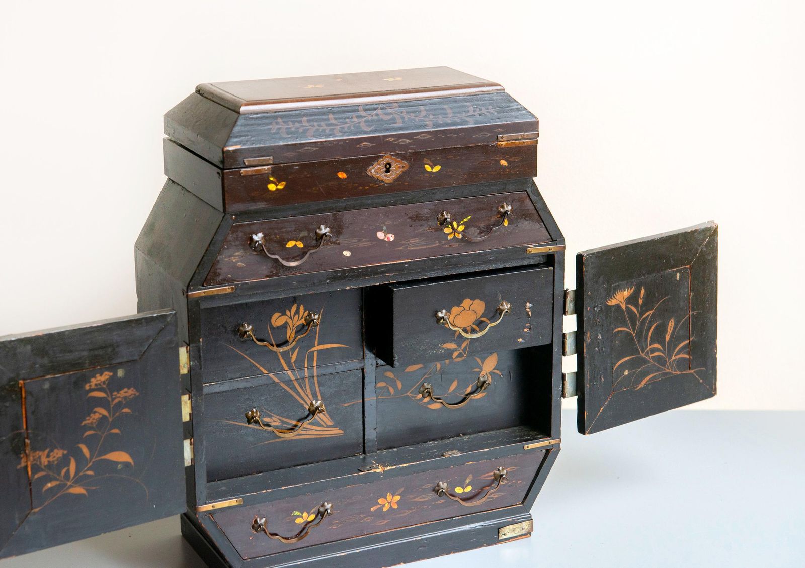 Antique Japanese Cabinet – Meiji Period Lacquered Storage Box – Hand Painted Oriental Chest Of Drawers – Asian Jewelry Box photo vintage