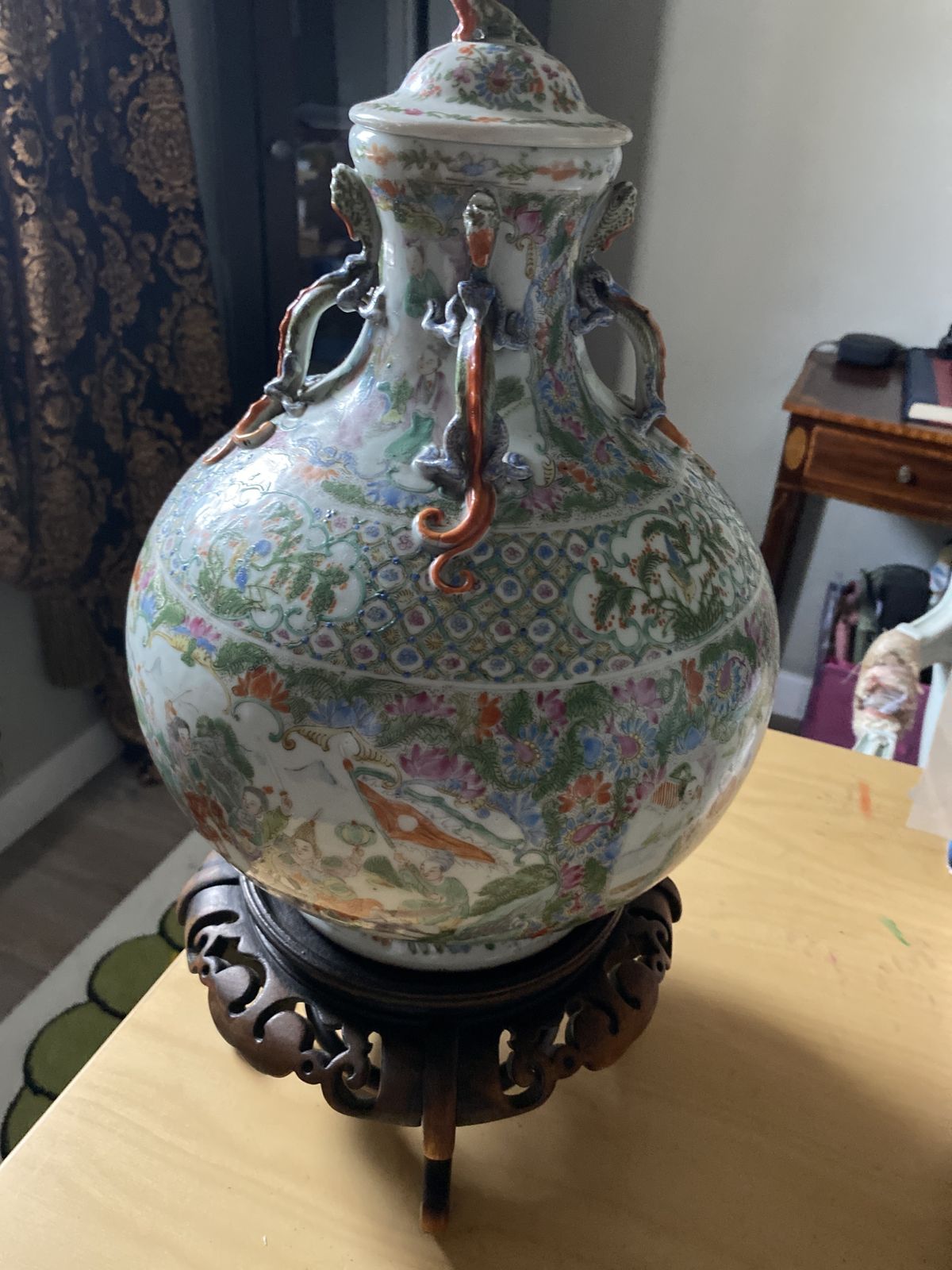Chinese Lidded Large Urn, 19th Century