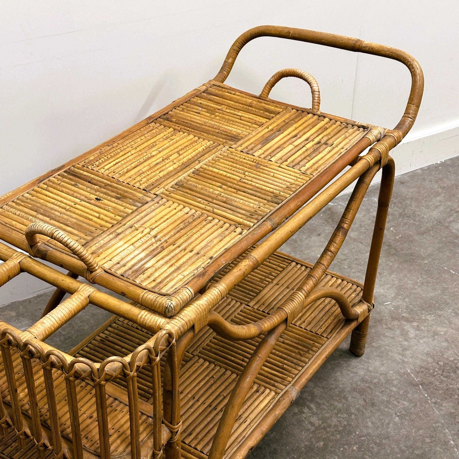 photo furniture Grote Franse Rivièra Rattanbarkar Met Flessenhouder, Jaren 1960 — Zeldzaam