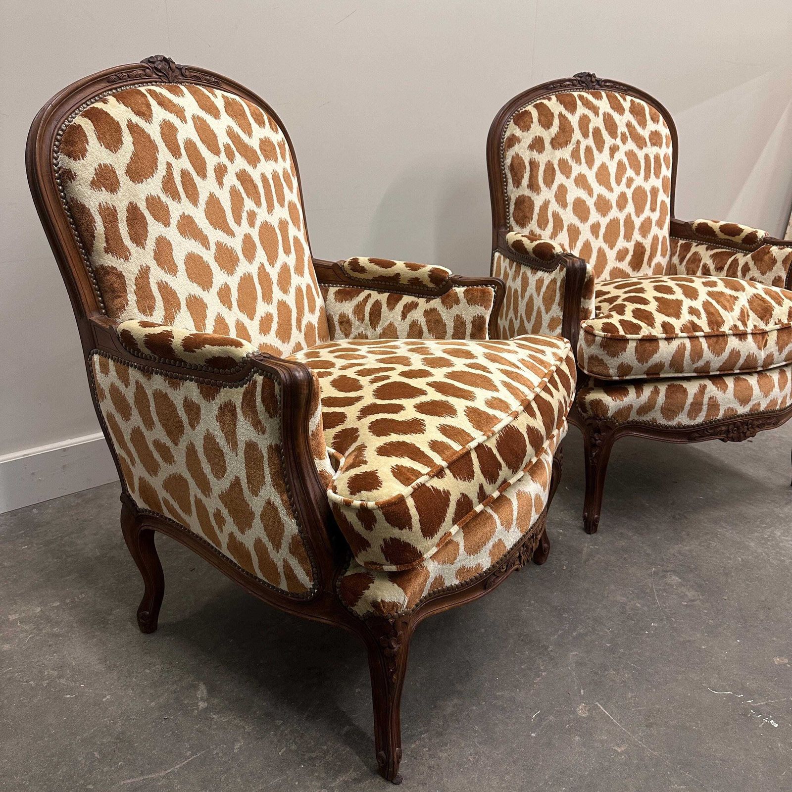 Paar Louis XV Stijl Fauteuils Met Giraf Velours Bekleding, Frankrijk, Ca. Jaren 1950 photo 1739.0