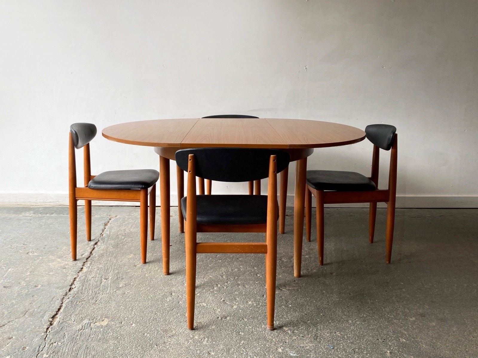 Mid Century Modern 1960’s Dining Table And Chairs Set By Schreiber Furniture photo 1689.0