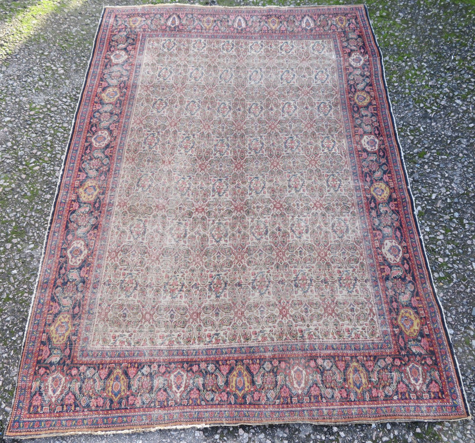 Country House 19th Century Fereghan Feraghan Rug. 200cm X 132cm.