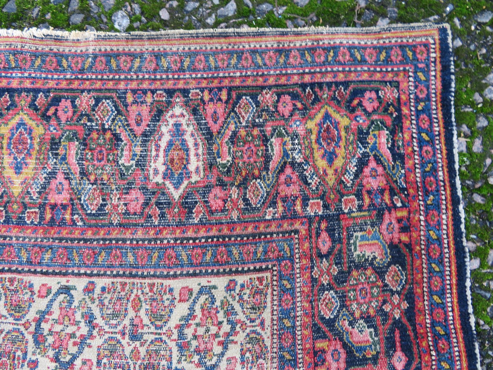 535.0 Country House 19th Century Fereghan Feraghan Rug. 200cm X 132cm. photo