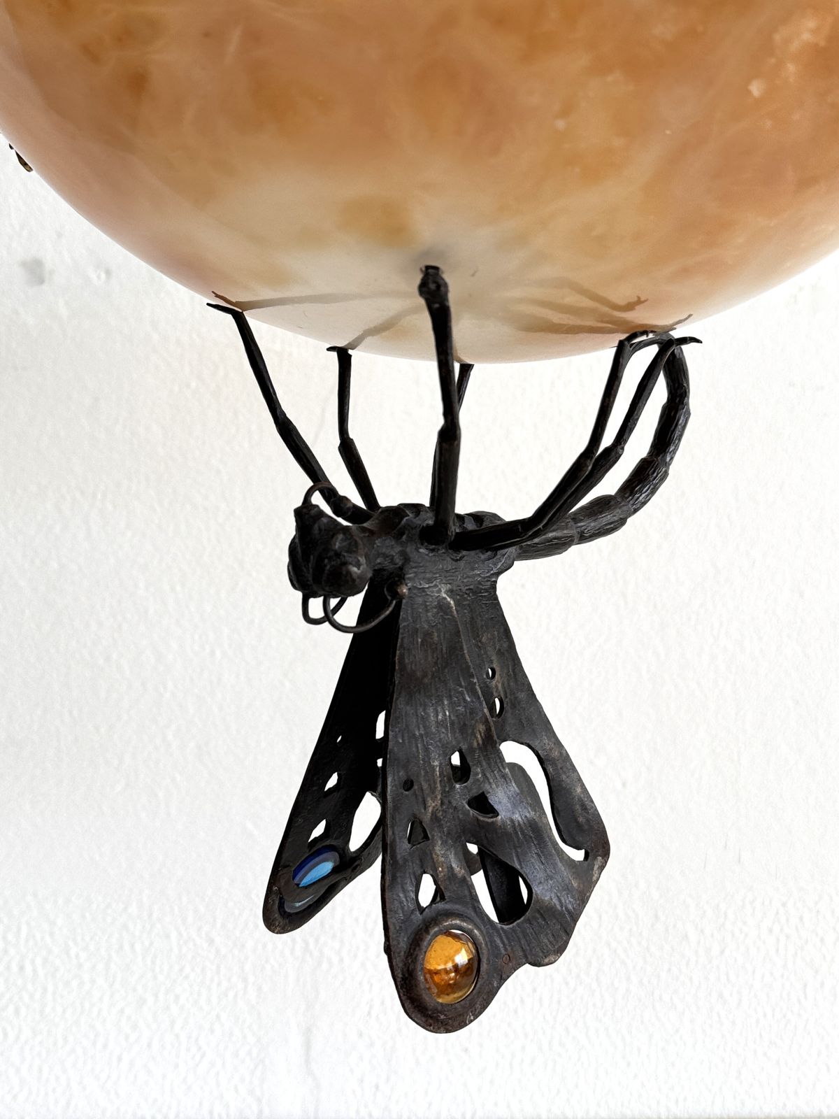 photo vintage Italian Art Deco Alabaster Chandelier With Wrough Iron Dagonfly And Chain
