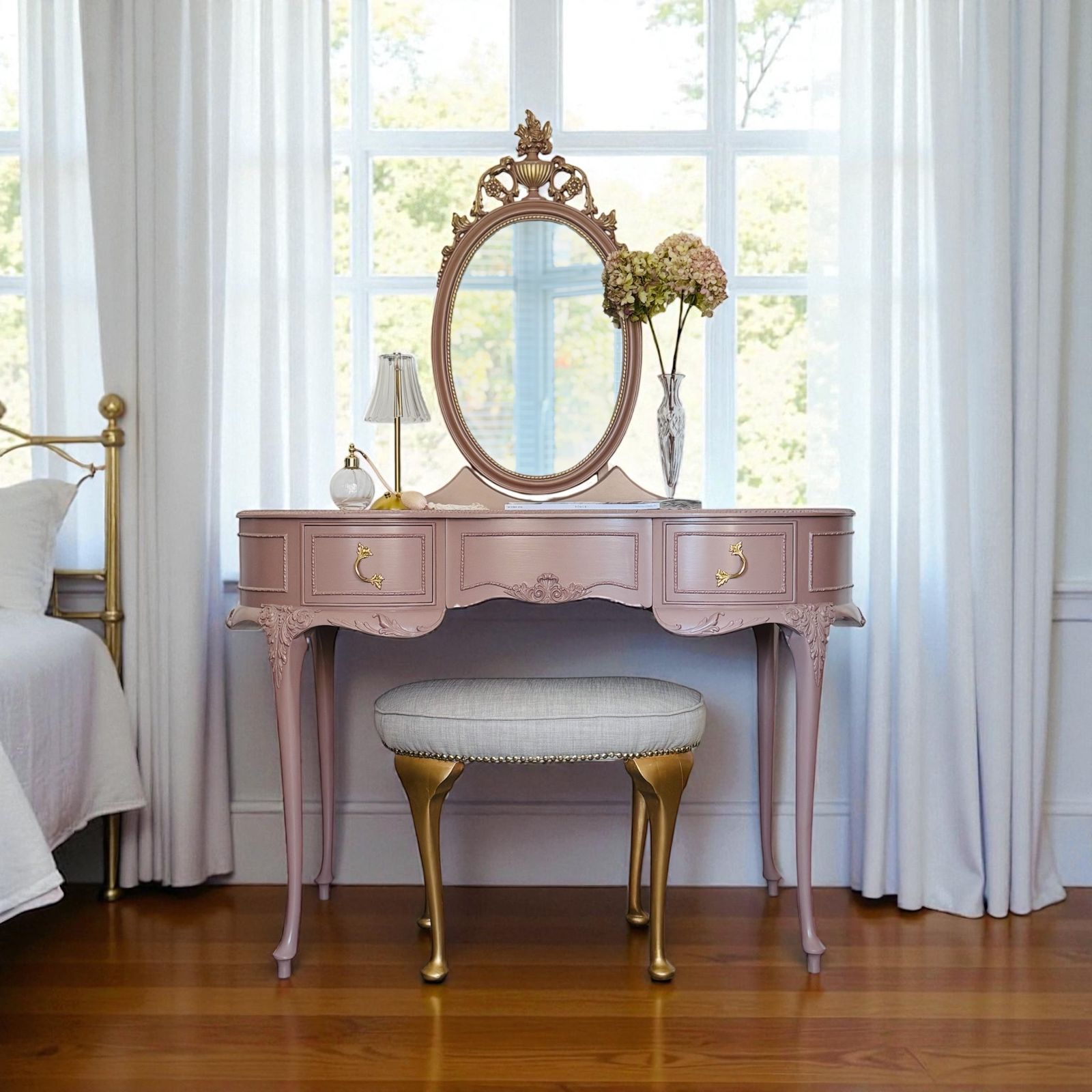 photo vinterior French Romantic Olympus Dressing Table, Hand Painted In Dusty Pink From Fusion Mineral Paint   Damask
