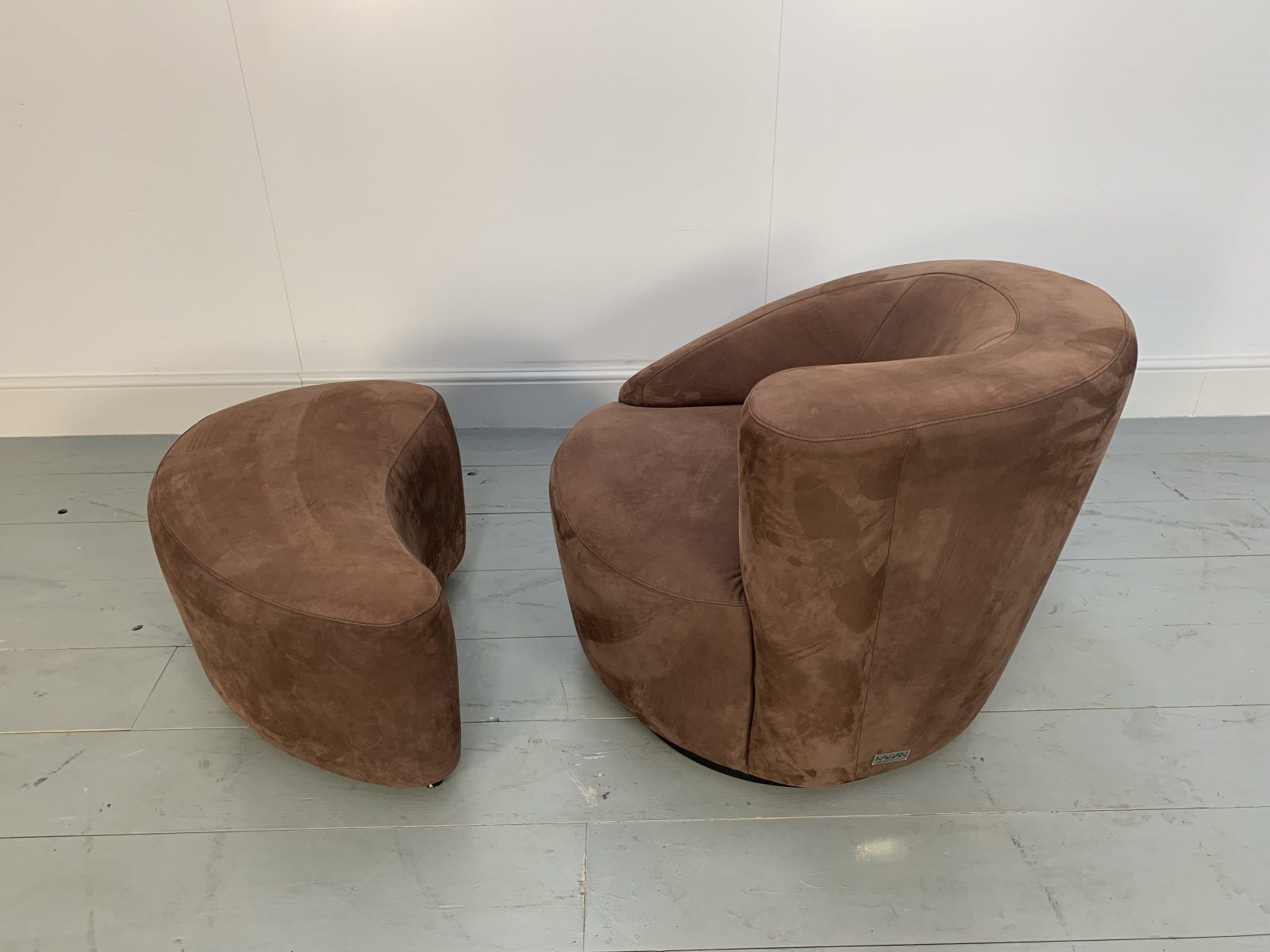 photo furniture Superb Vladimir Kagan “Nautilus” Corkscrew Armchair And Footstool In Brown Ultra