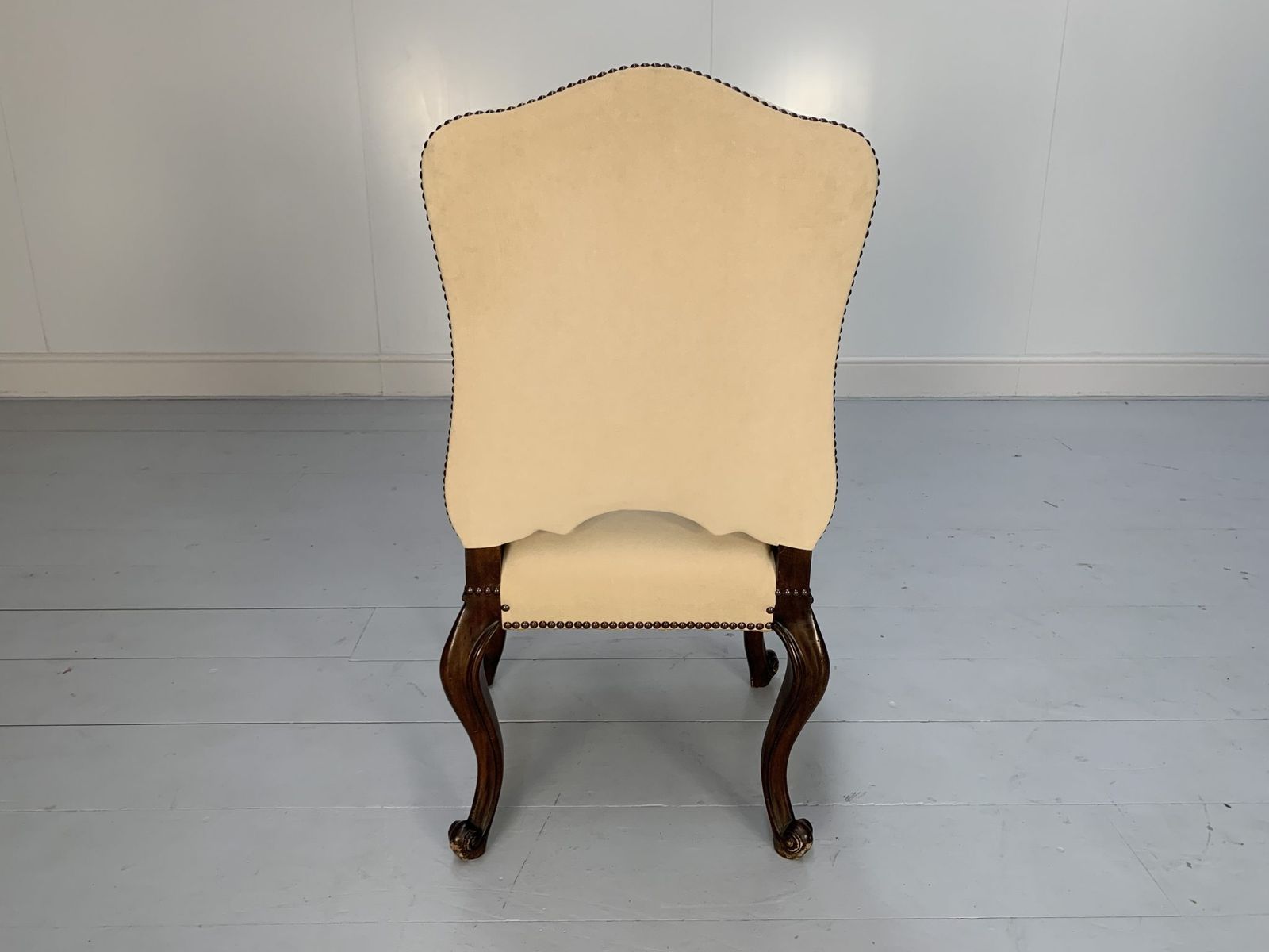 photo vinterior Suite Of 8 Ralph Lauren “Noble Estate” Dining Chairs – In Ivory Suede