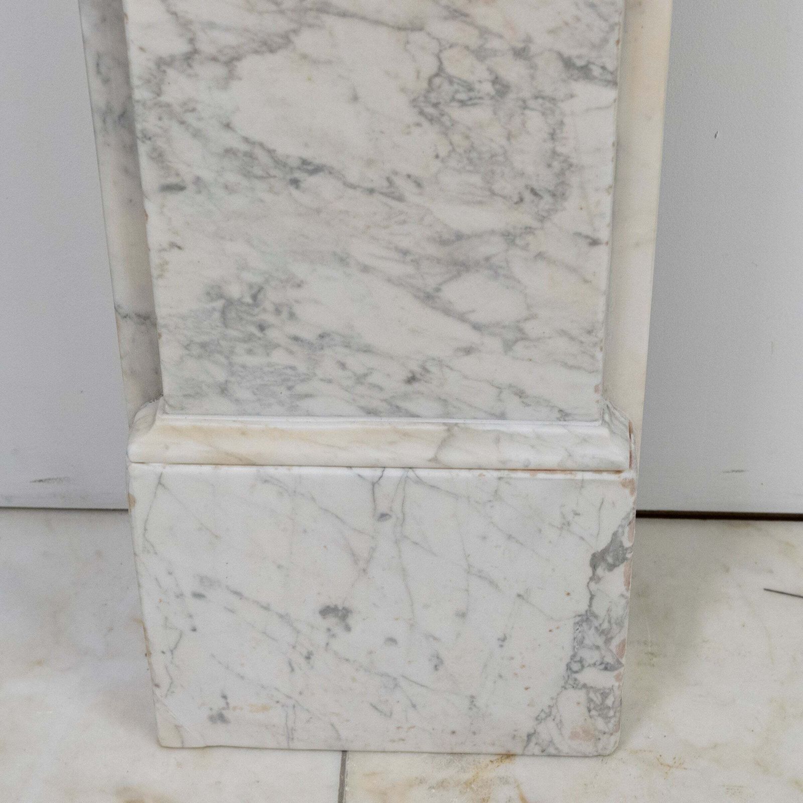 photo vintage Large Antique Victorian Pencilvein Marble Corbel Fireplace Surround