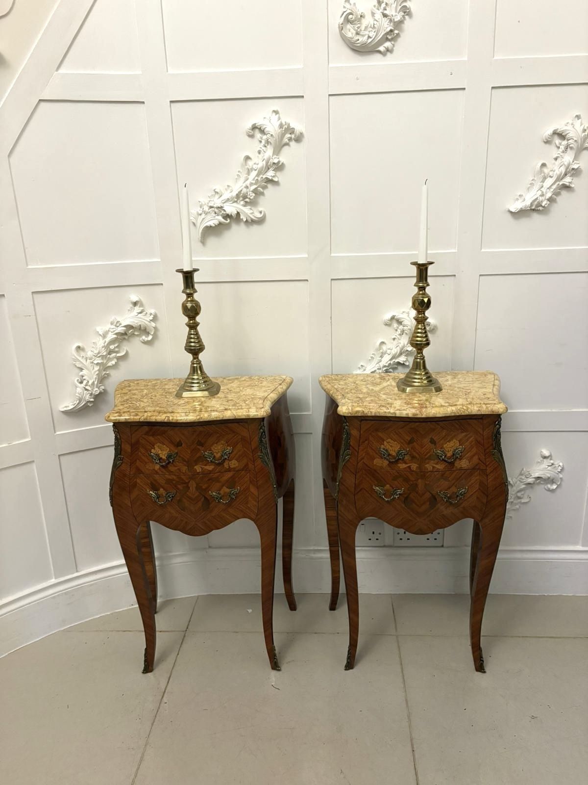 Antique Quality Pair Of French Louis XV Style Marquetry Bedside Cabinets photo vinterior