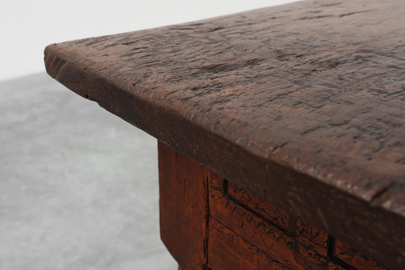 photo vintage Wabi Wabi Style Hand Carved Oak Side Table, Spain, 17th Century