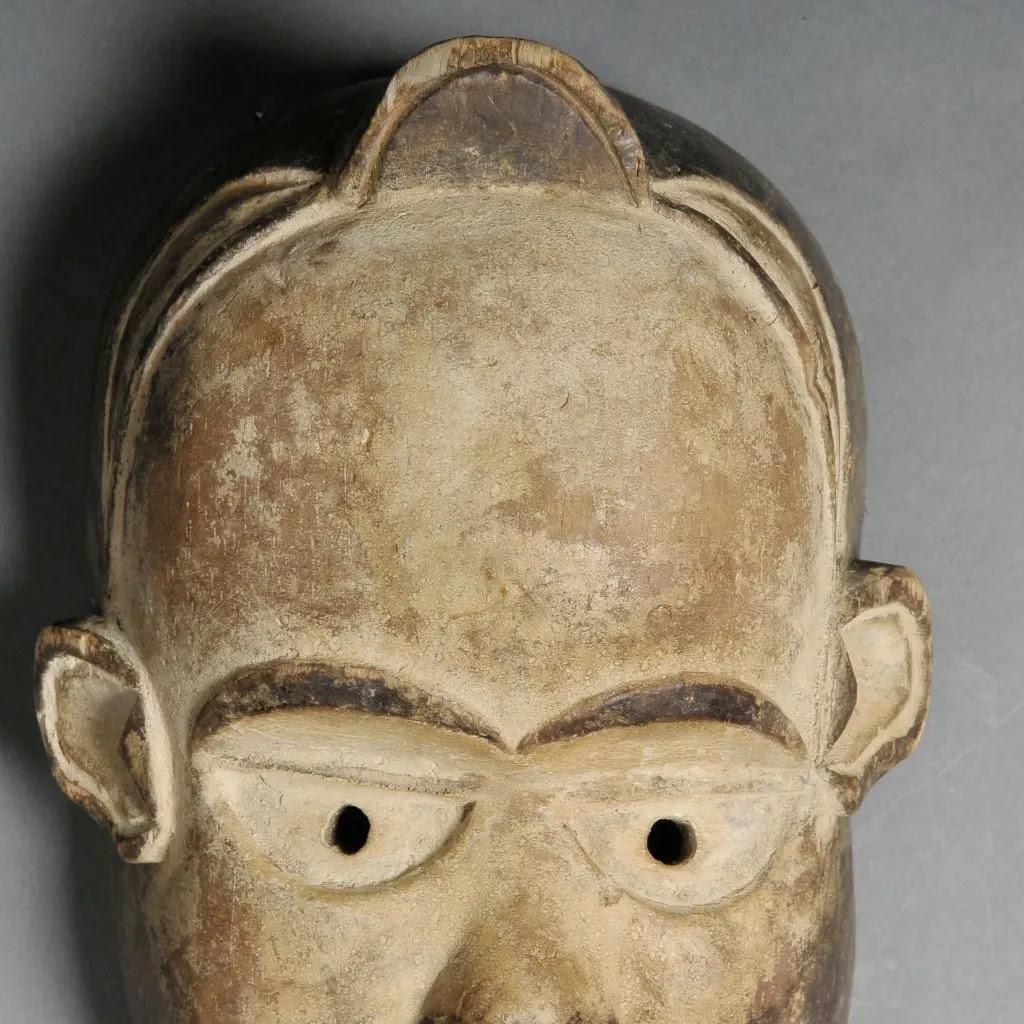 Expressive Tribal Congo Mask In Patinated Wood – Figurative African Art photo Art