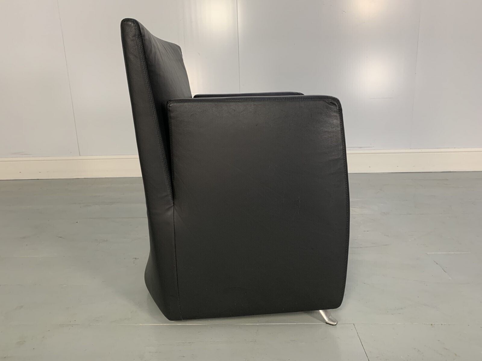 photo furniture 10 Cerruti Baleri Italia "Caprichair" Dining Chairs