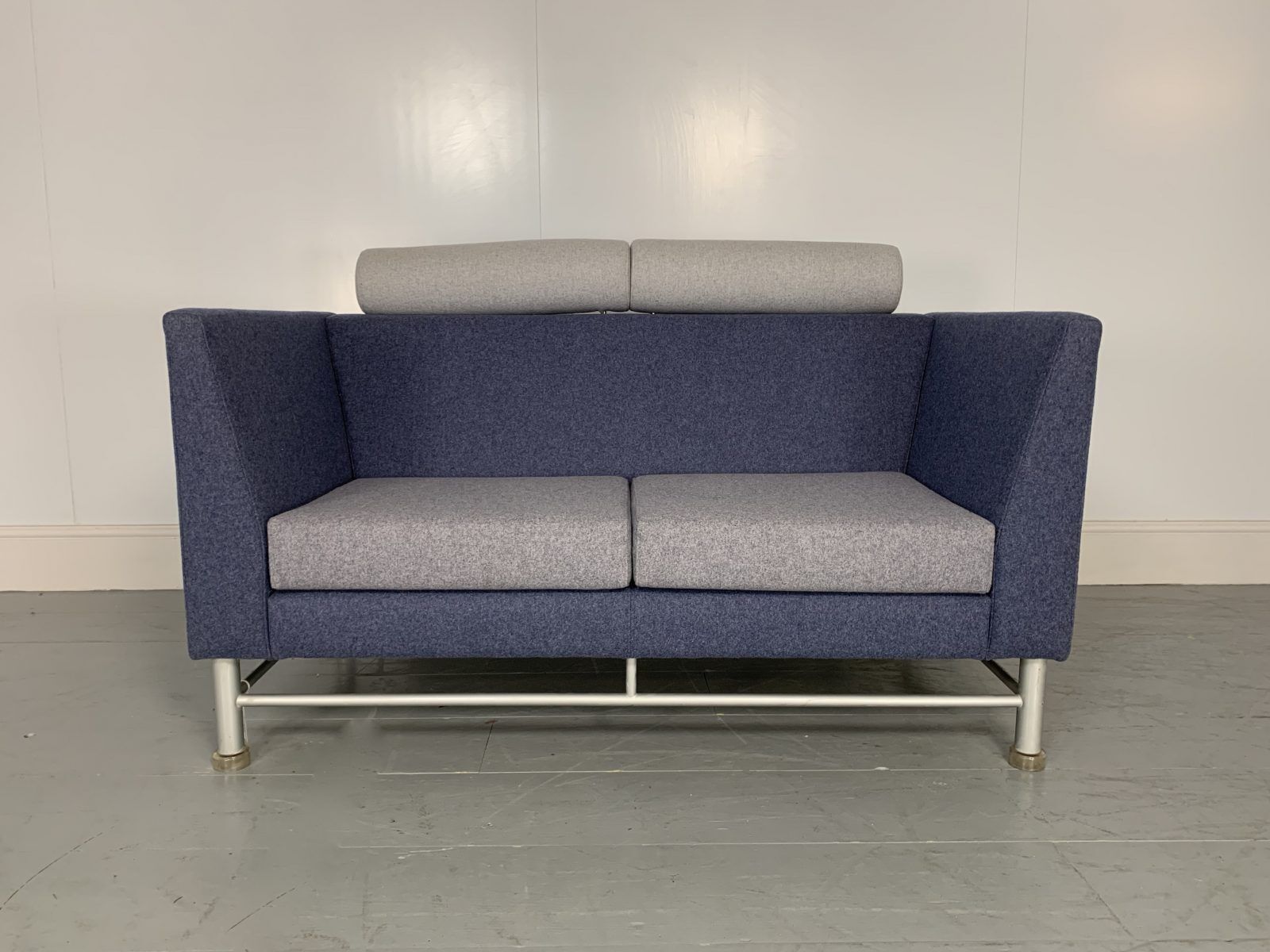 Sublime Rare Knoll “East Side” Sofa By Ettore Sottsass In Blue And Grey Wool photo for sale