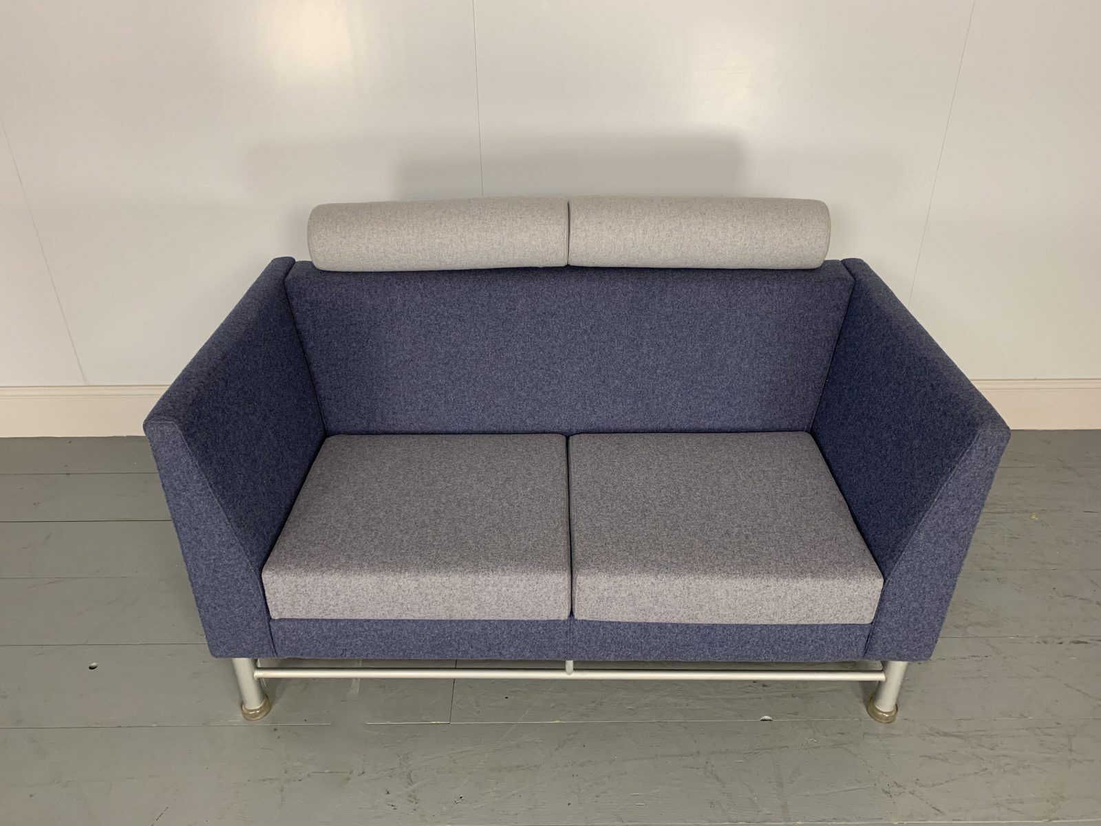 Sublime Rare Knoll “East Side” Sofa By Ettore Sottsass In Blue And Grey Wool photo buy
