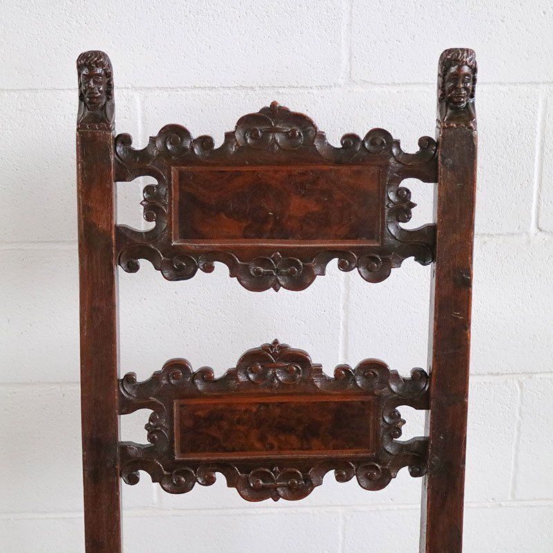 Renaissance Chair In Carved Walnut photo vintage