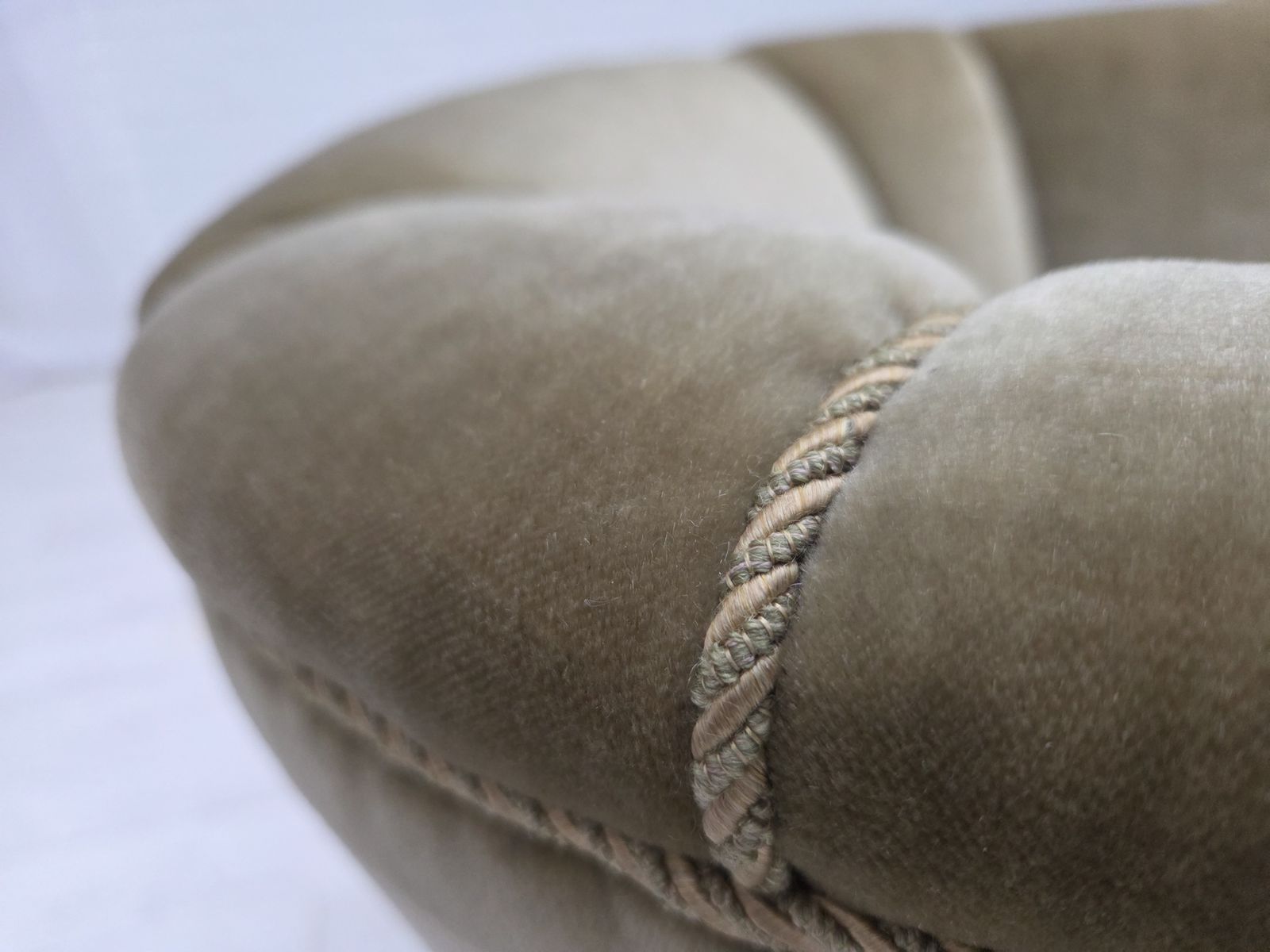 Jaren 1970, Deense Fauteuil, Groen Meubelvelours, Eikenhout. photo 1050.0