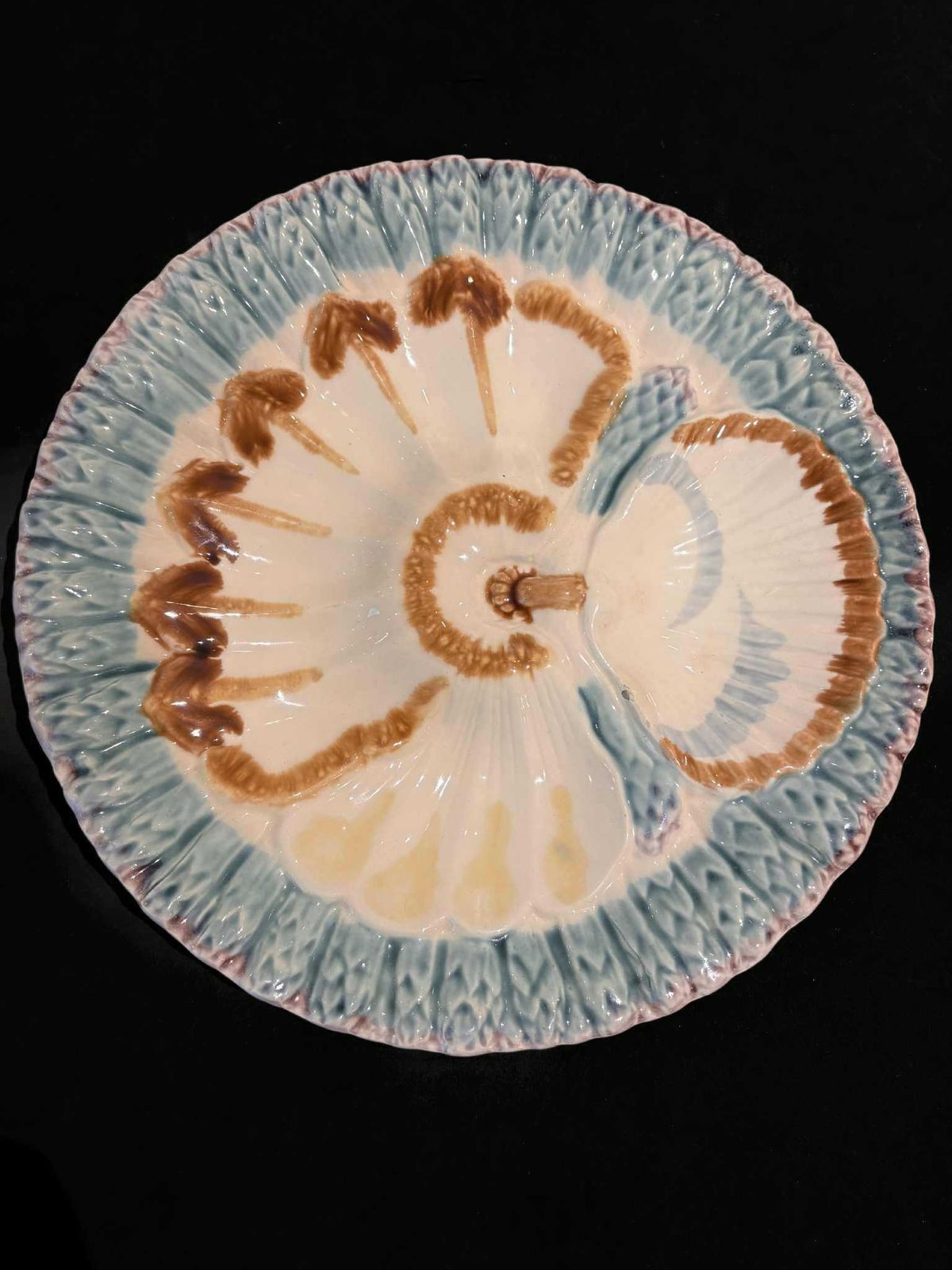 Antiek Majolica Aspergesbord Van Longchamp, 19e Eeuw | Zeldzame Barbotine Keramiek, Marien Decor, 25,5 Cm photo furniture