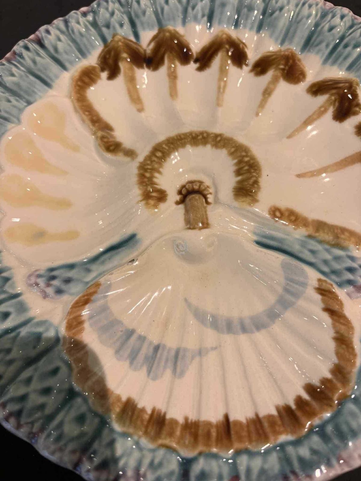 Antiek Majolica Aspergesbord Van Longchamp, 19e Eeuw | Zeldzame Barbotine Keramiek, Marien Decor, 25,5 Cm photo for sale